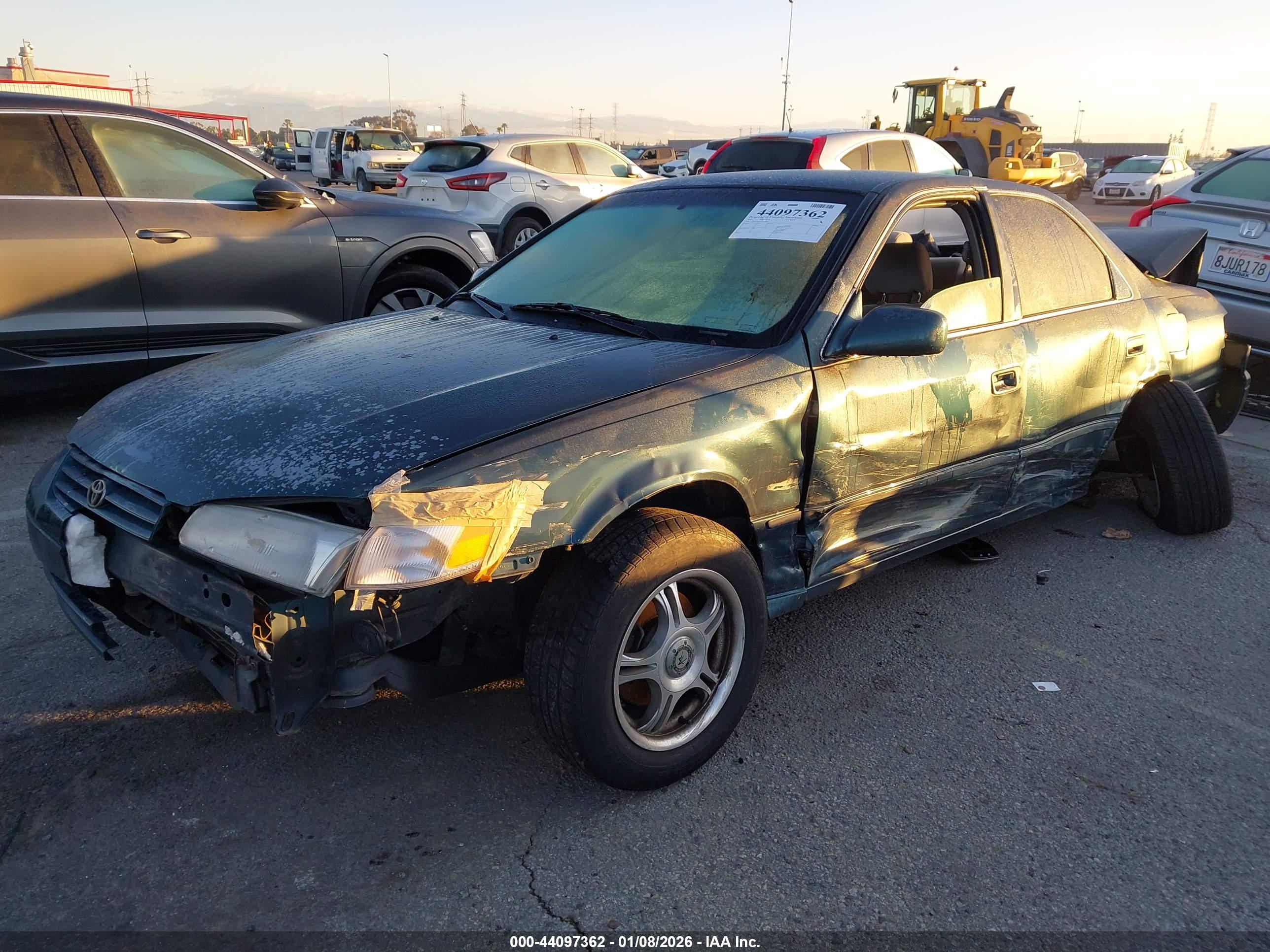 TOYOTA CAMRY image 2