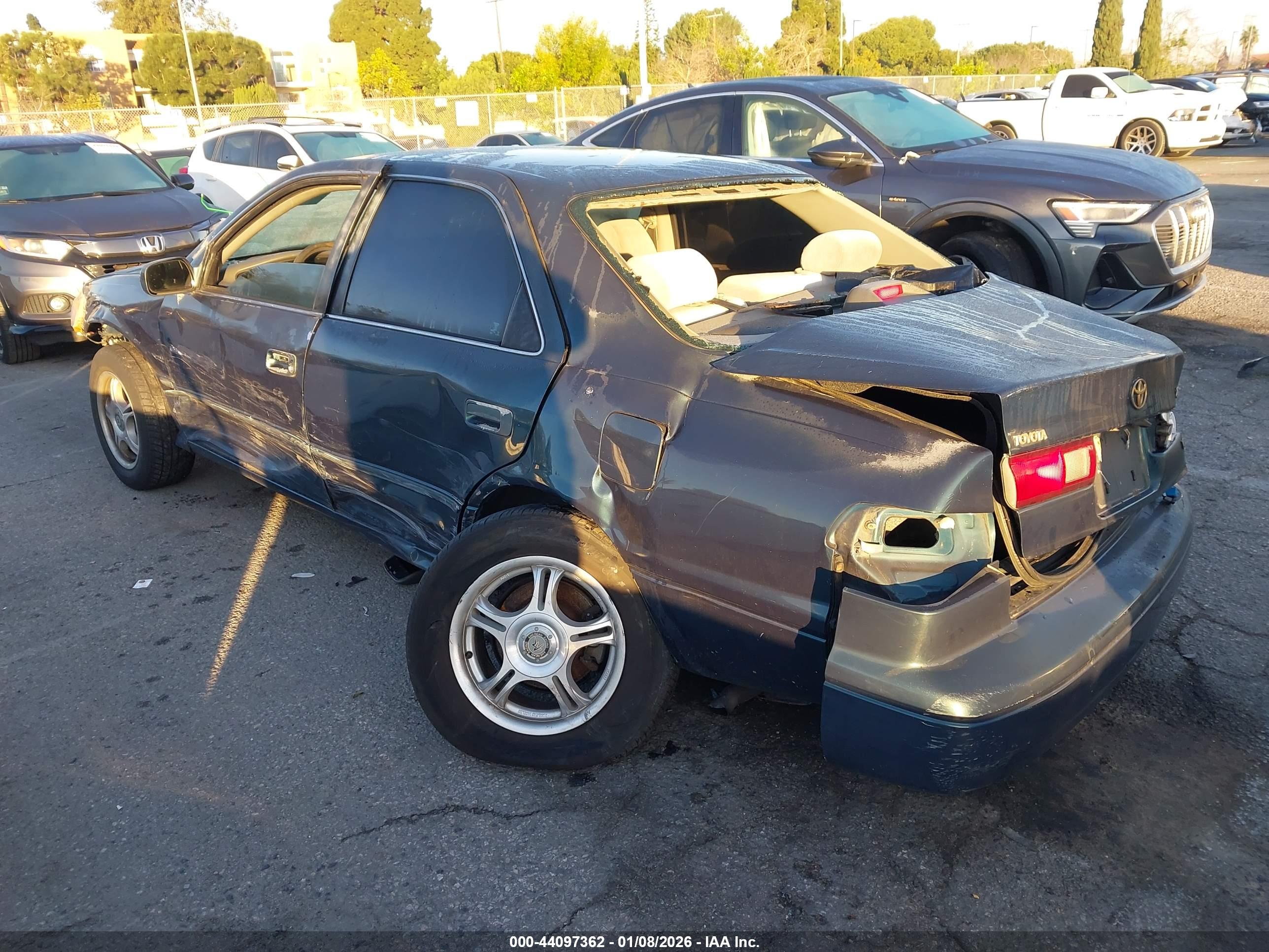 TOYOTA CAMRY image 3