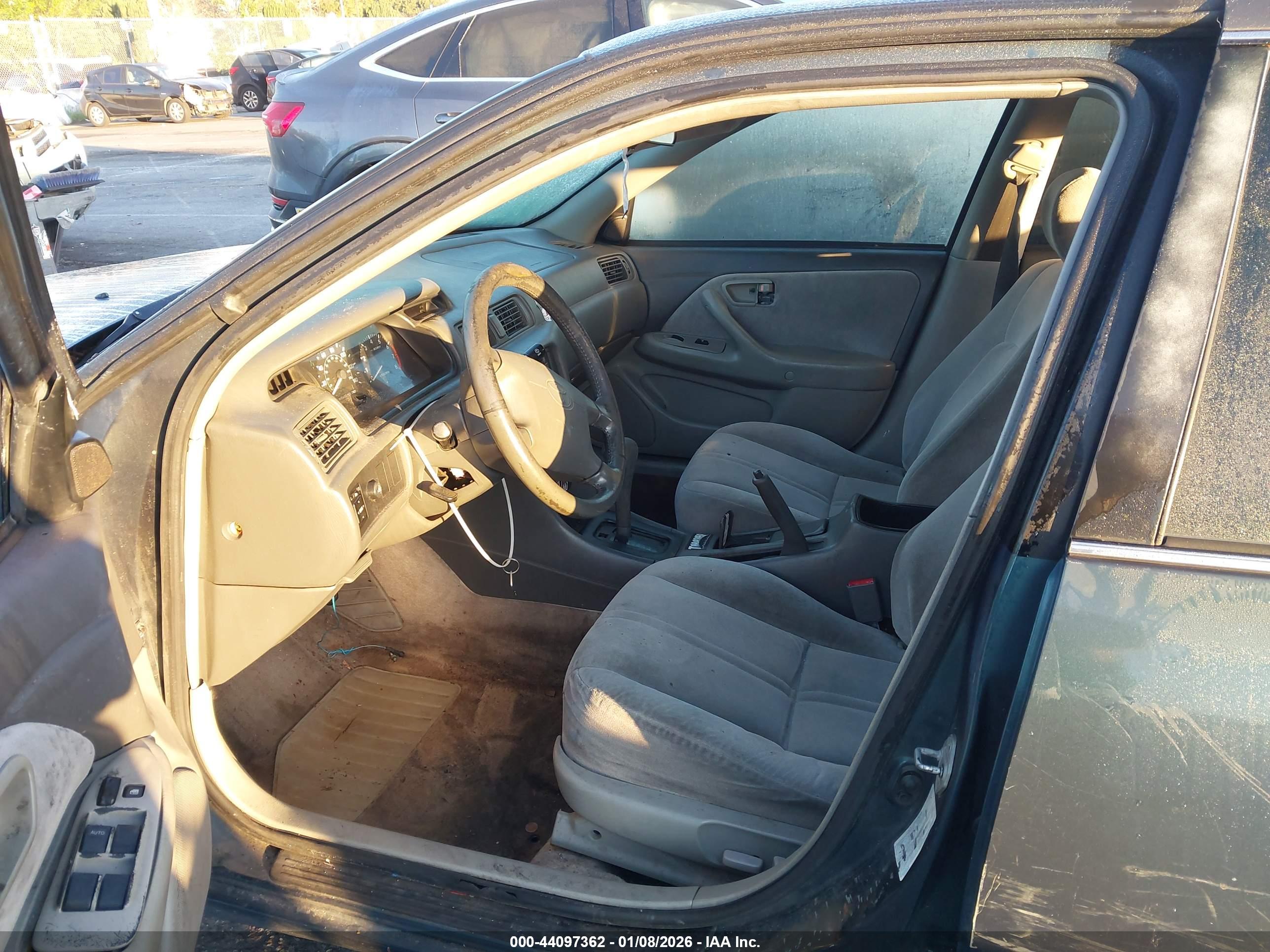 TOYOTA CAMRY image 5