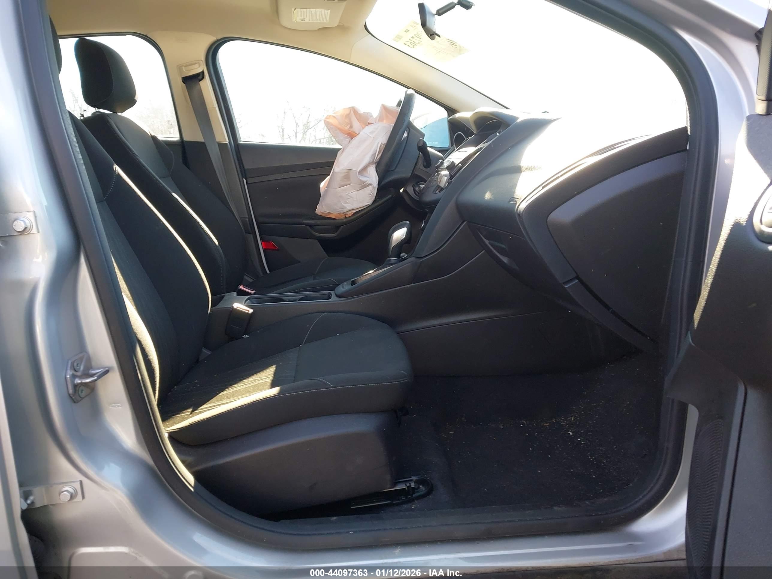 FORD FOCUS image 5