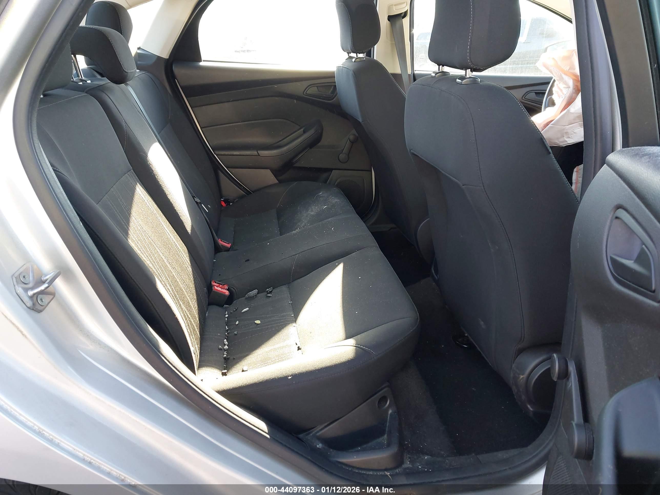 FORD FOCUS image 8