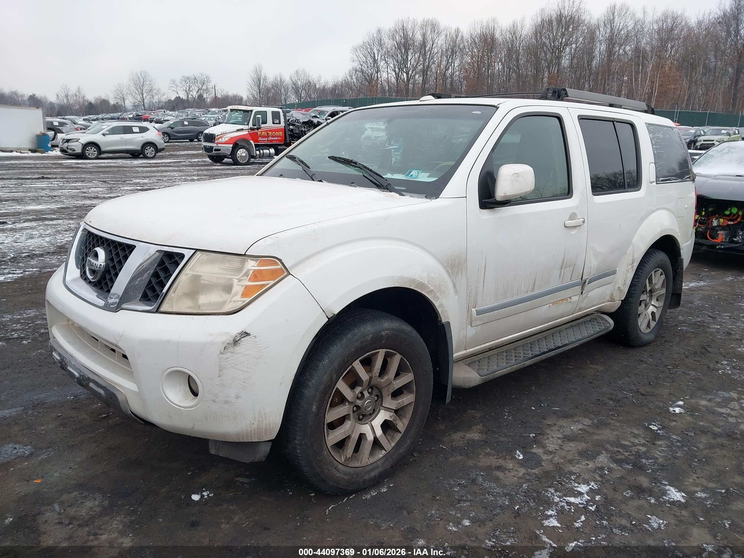 NISSAN PATHFINDER image 2