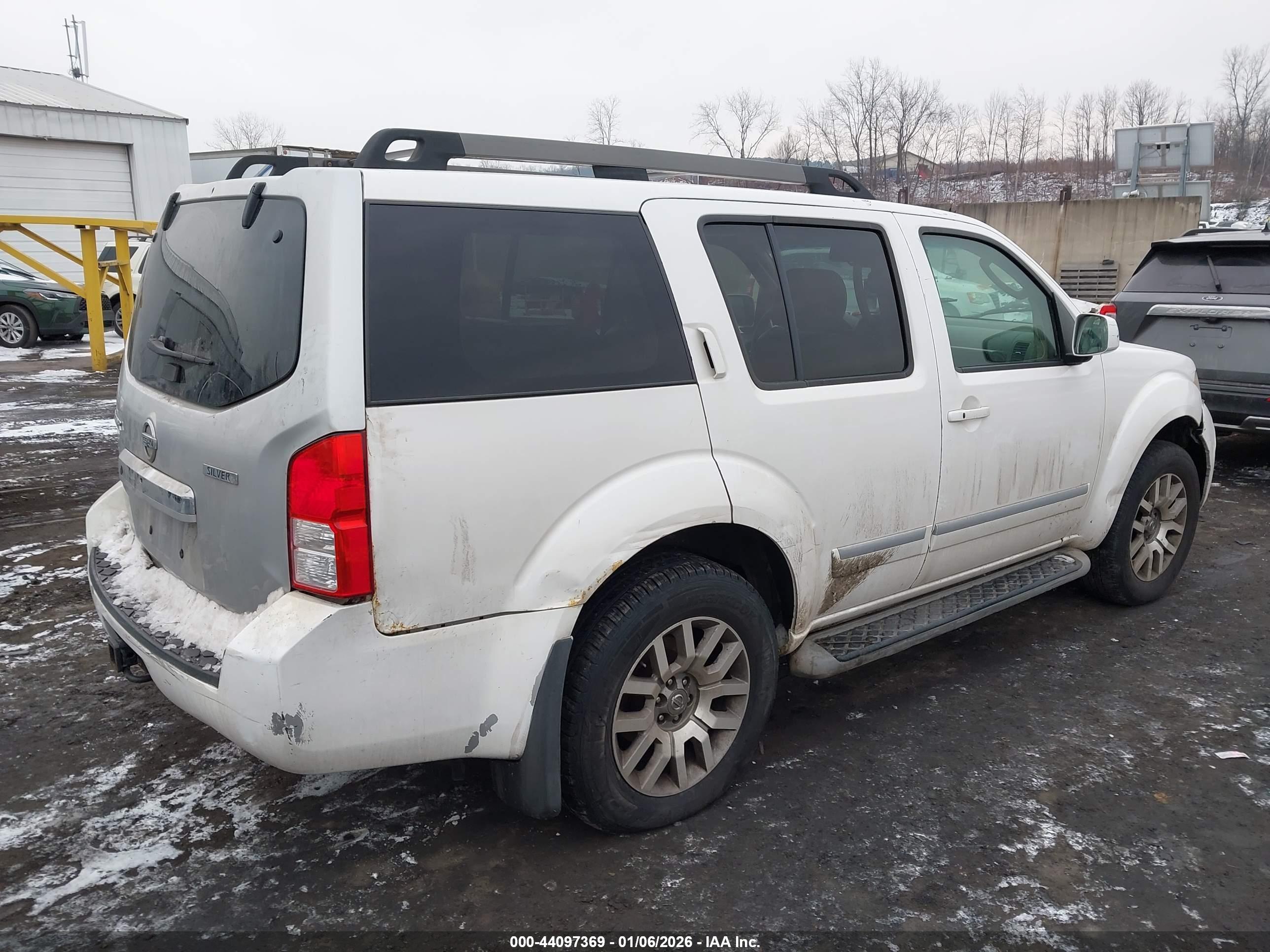 NISSAN PATHFINDER image 4