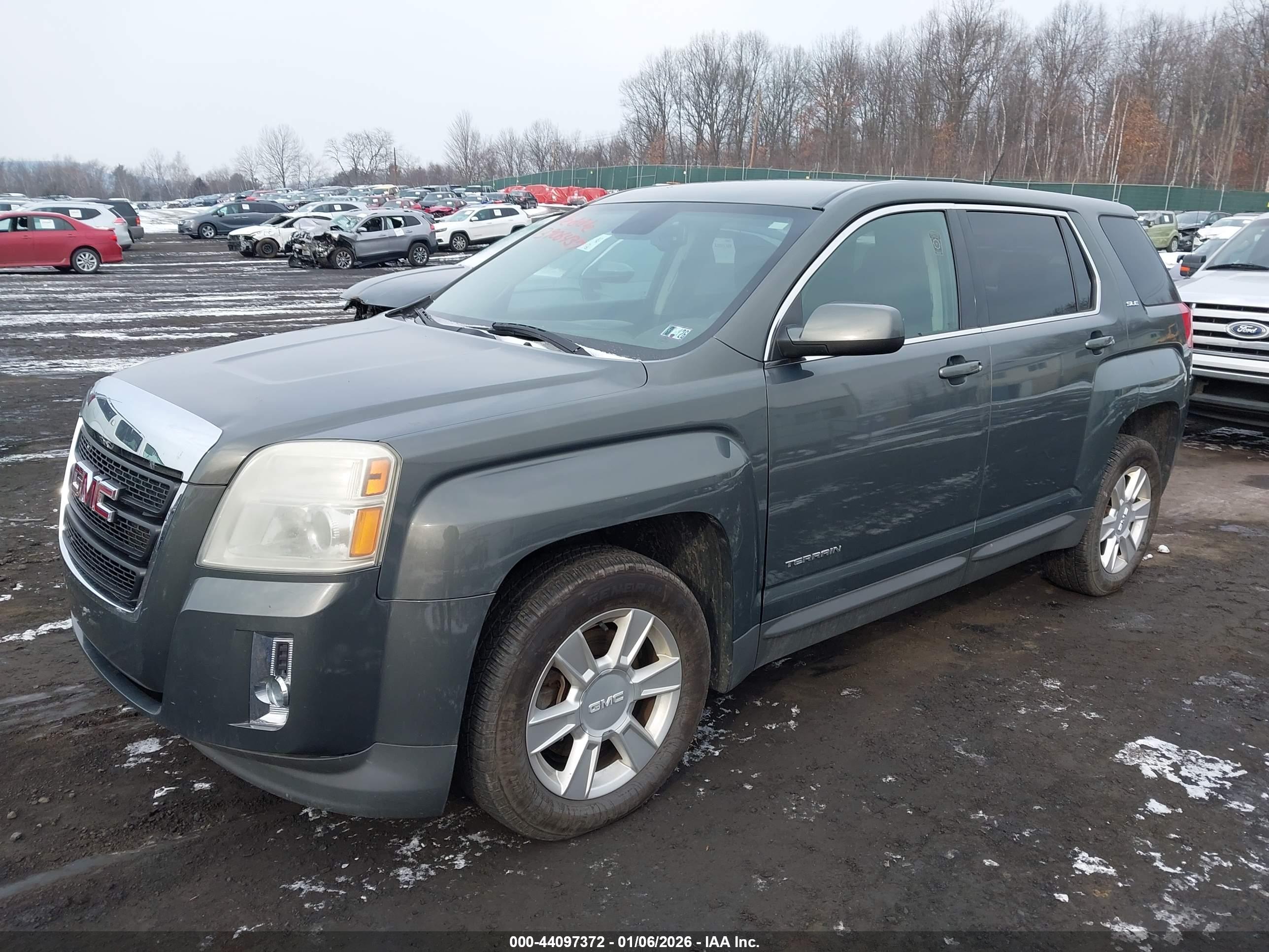 GMC TERRAIN image 2