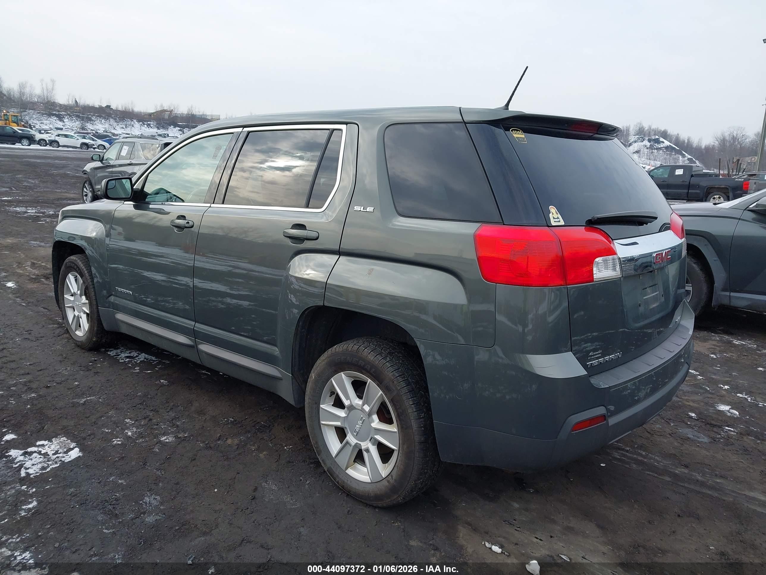 GMC TERRAIN image 3