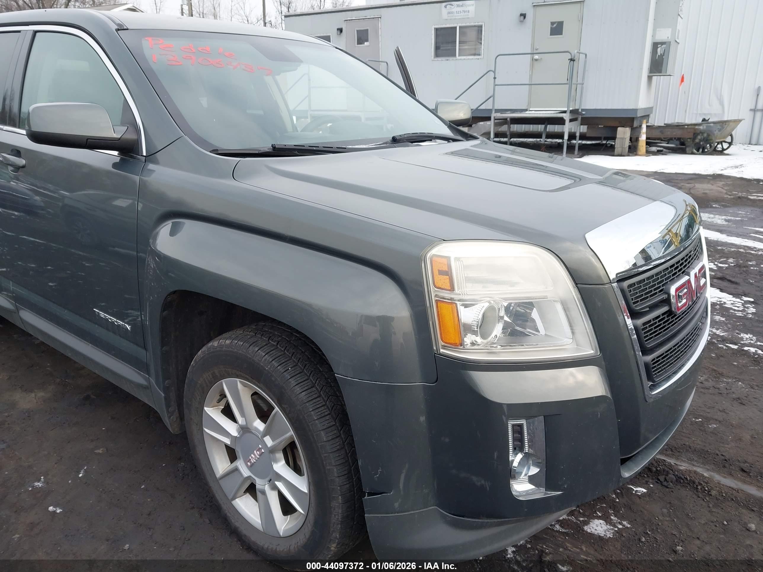 GMC TERRAIN image 6