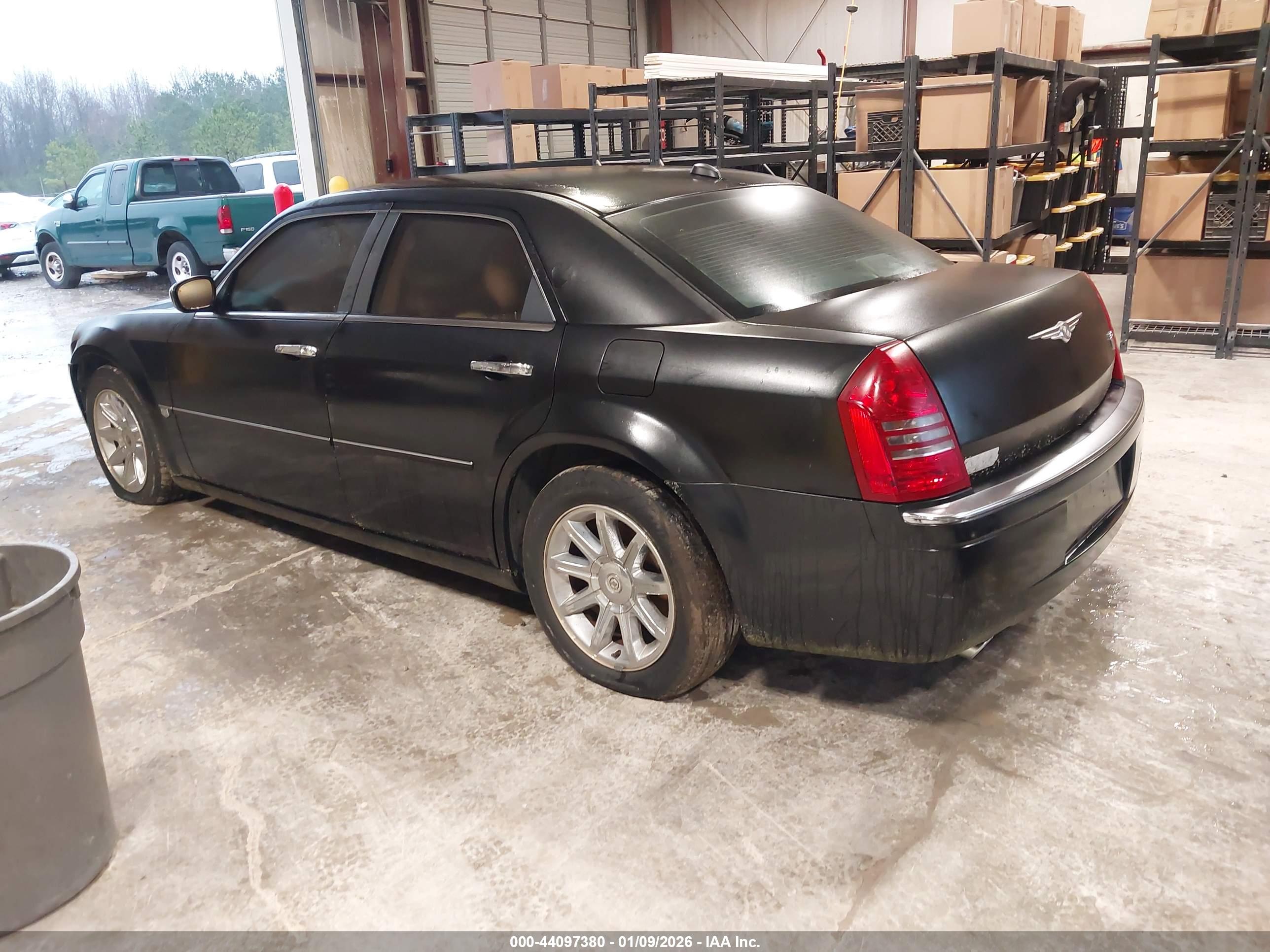 CHRYSLER 300C image 3