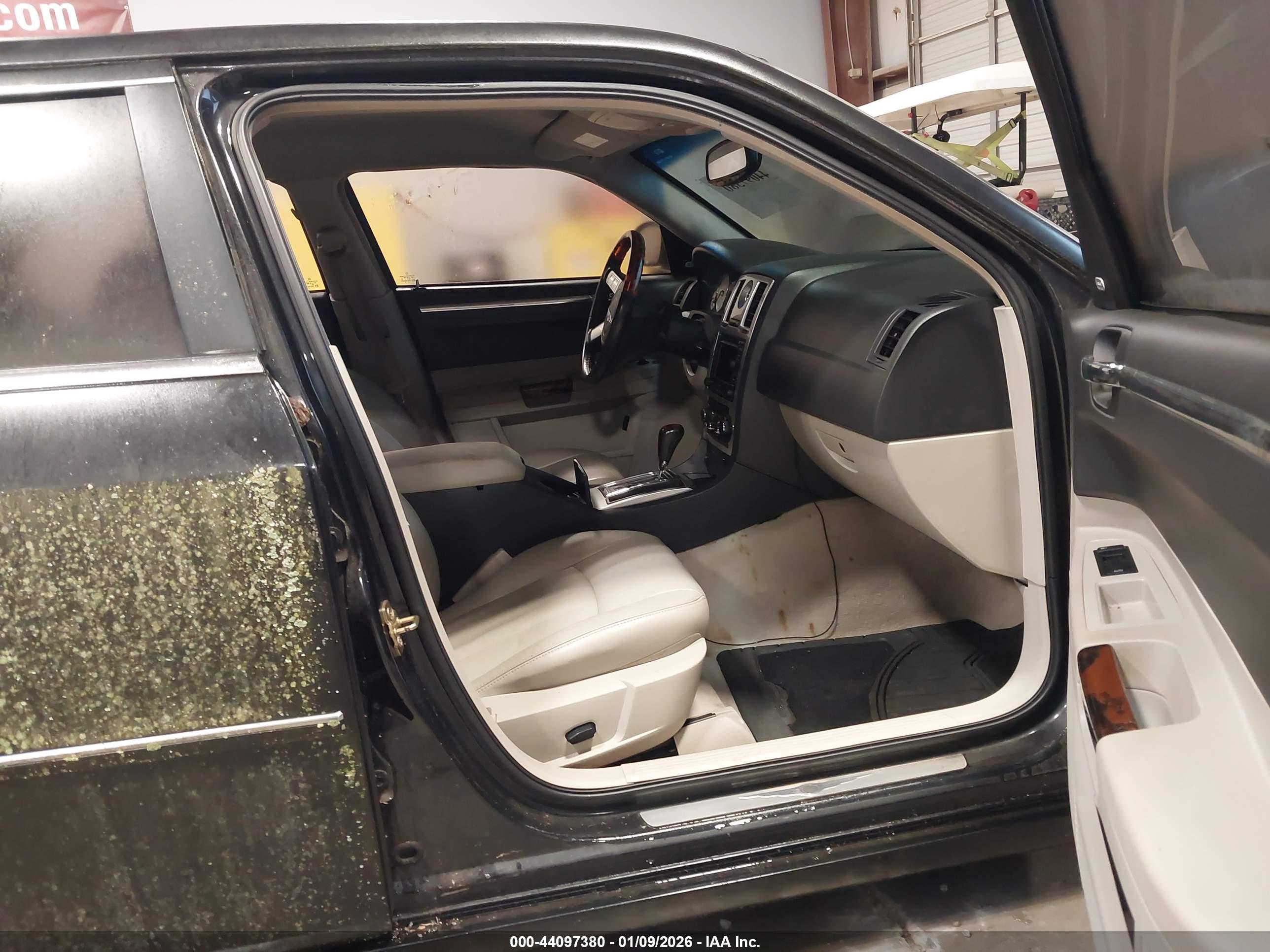 CHRYSLER 300C image 5