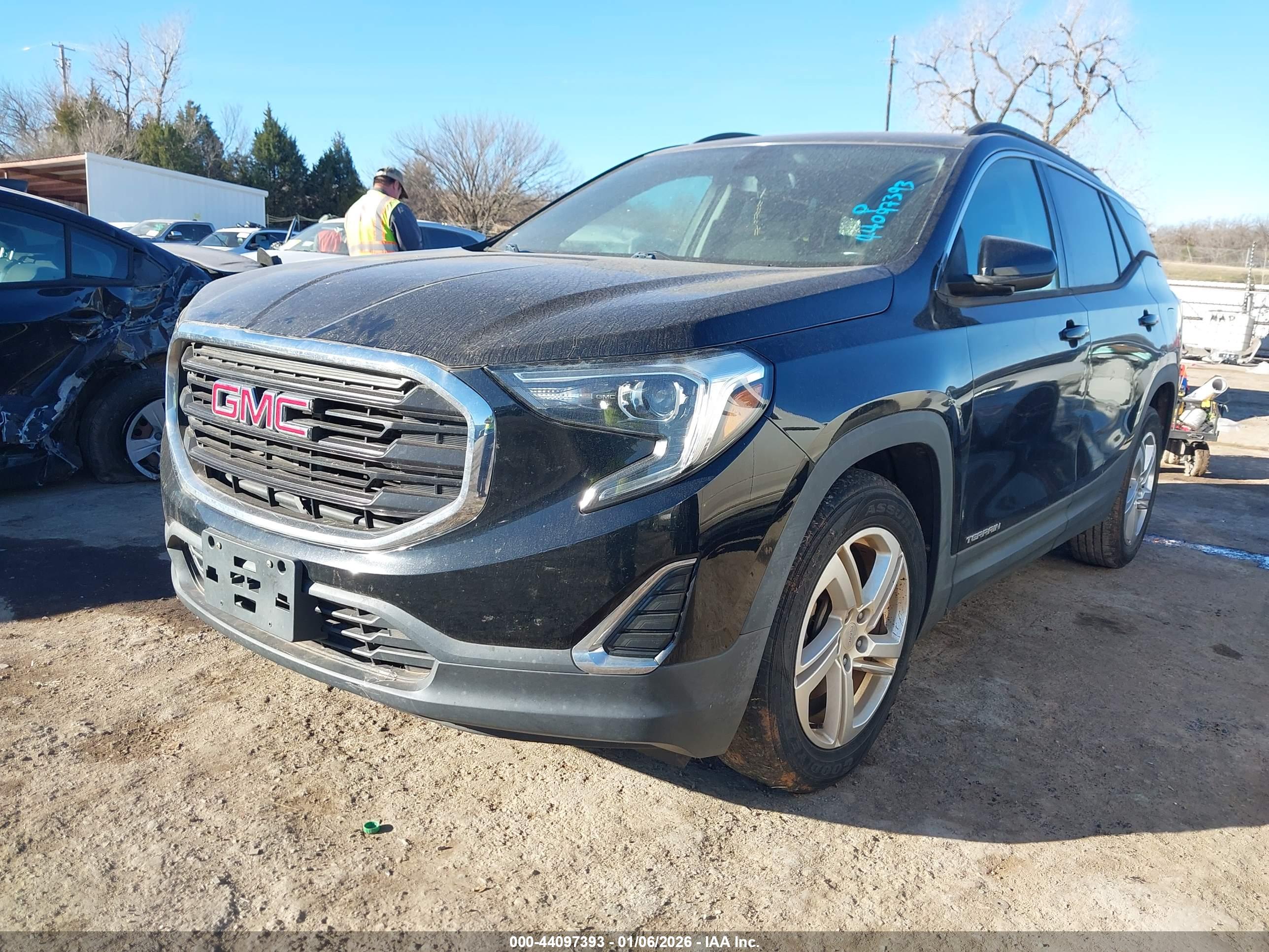 GMC TERRAIN image 2
