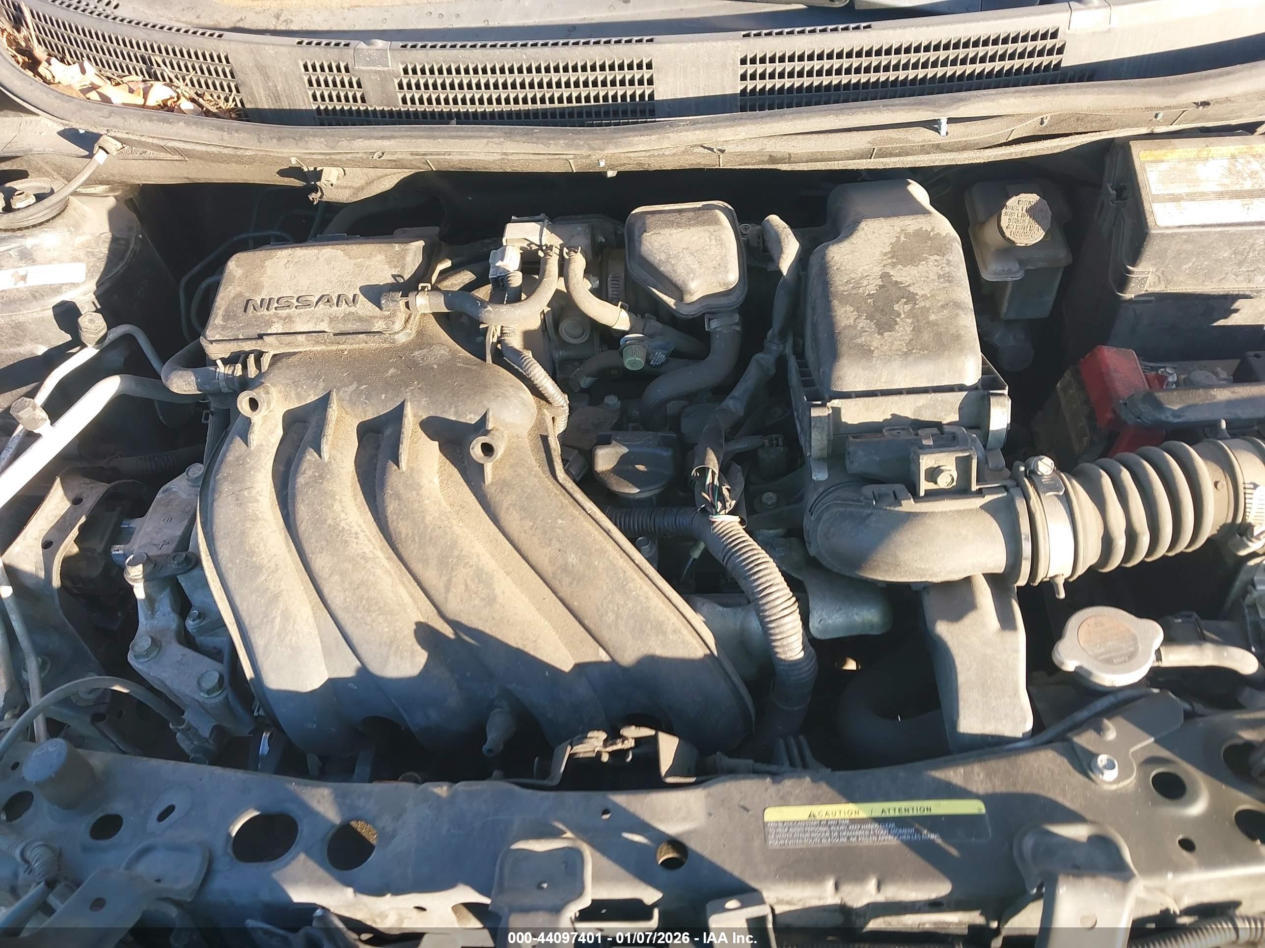 NISSAN VERSA image 10