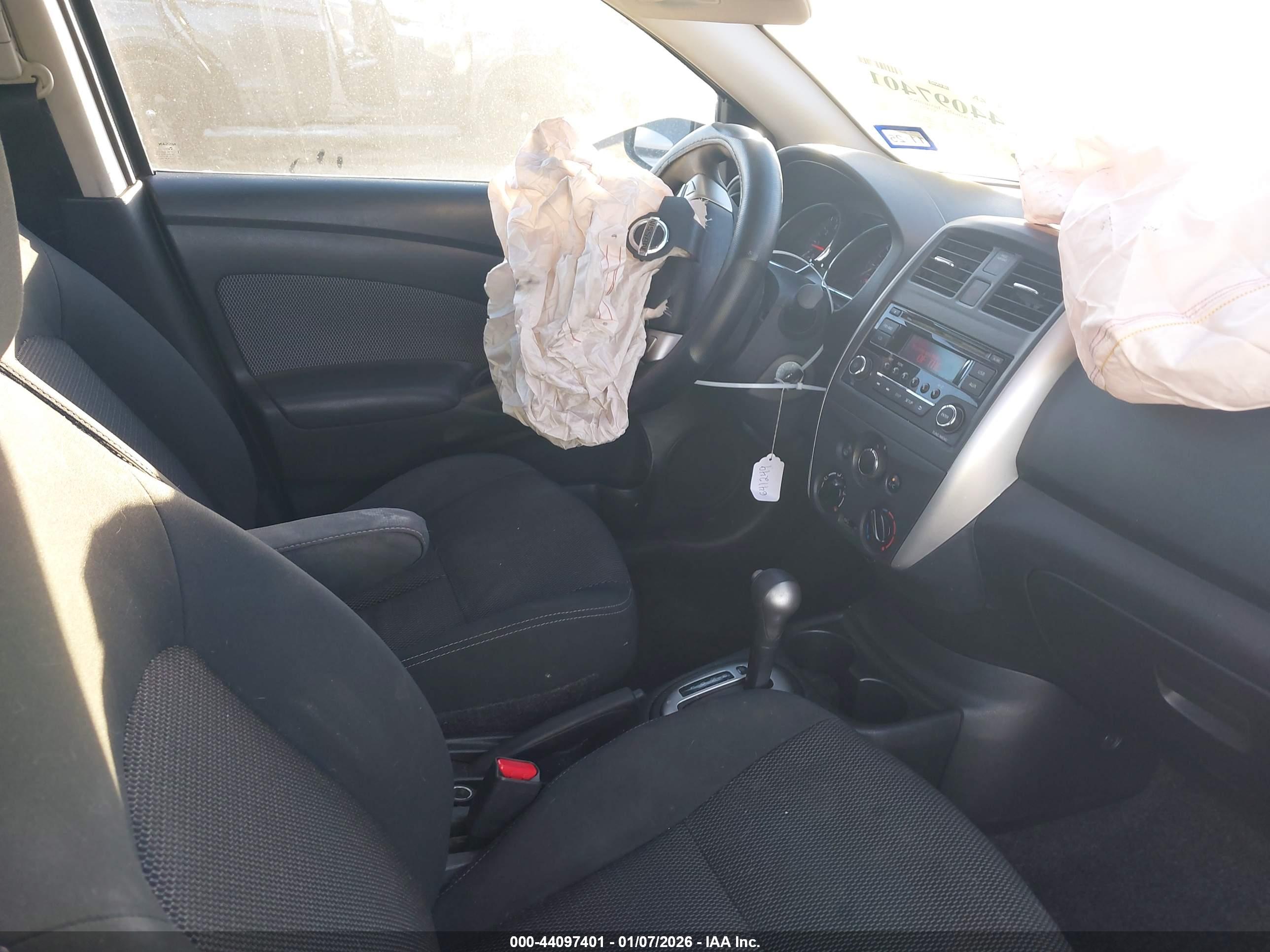 NISSAN VERSA image 5
