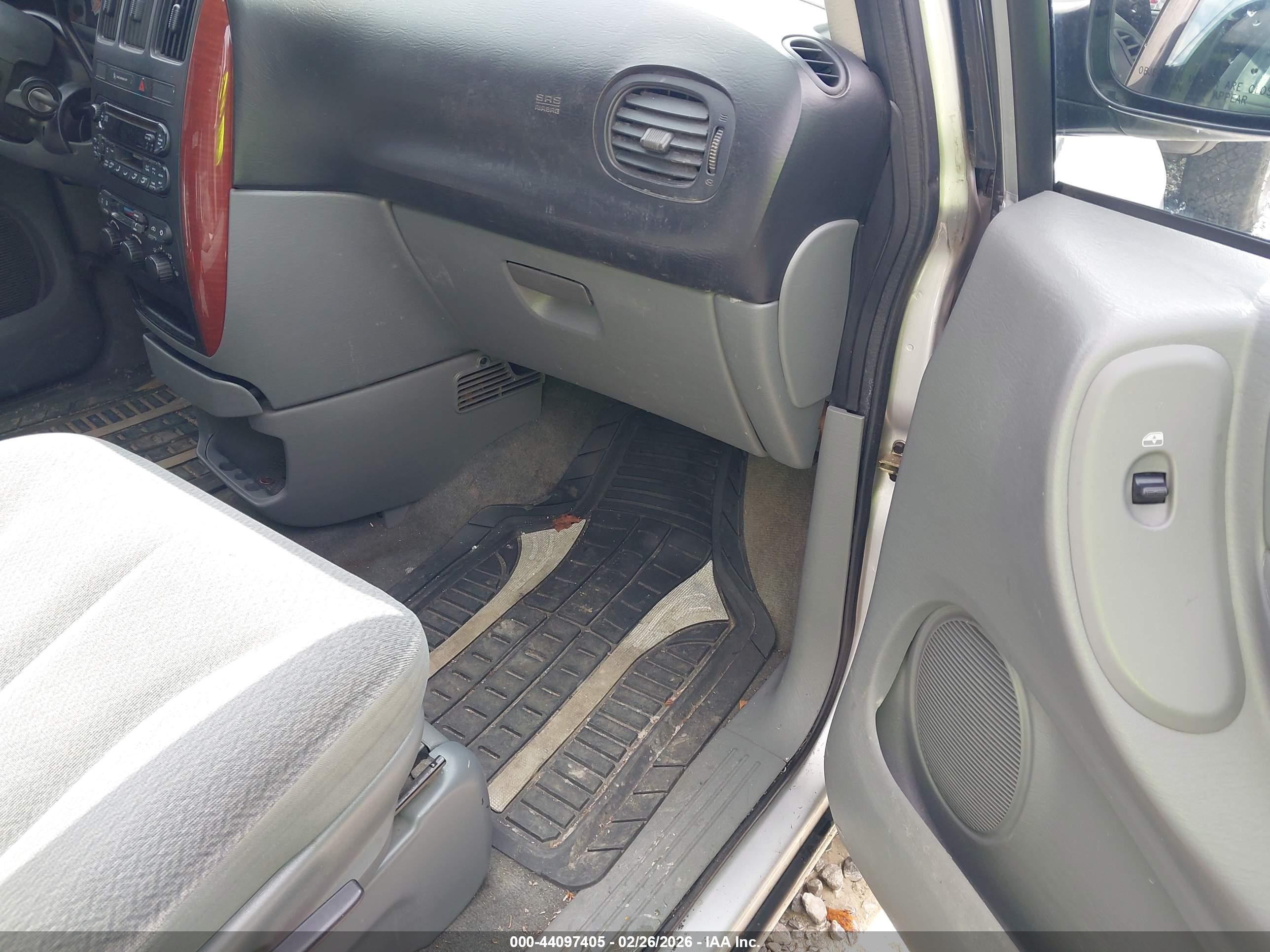 CHRYSLER TOWN image 5