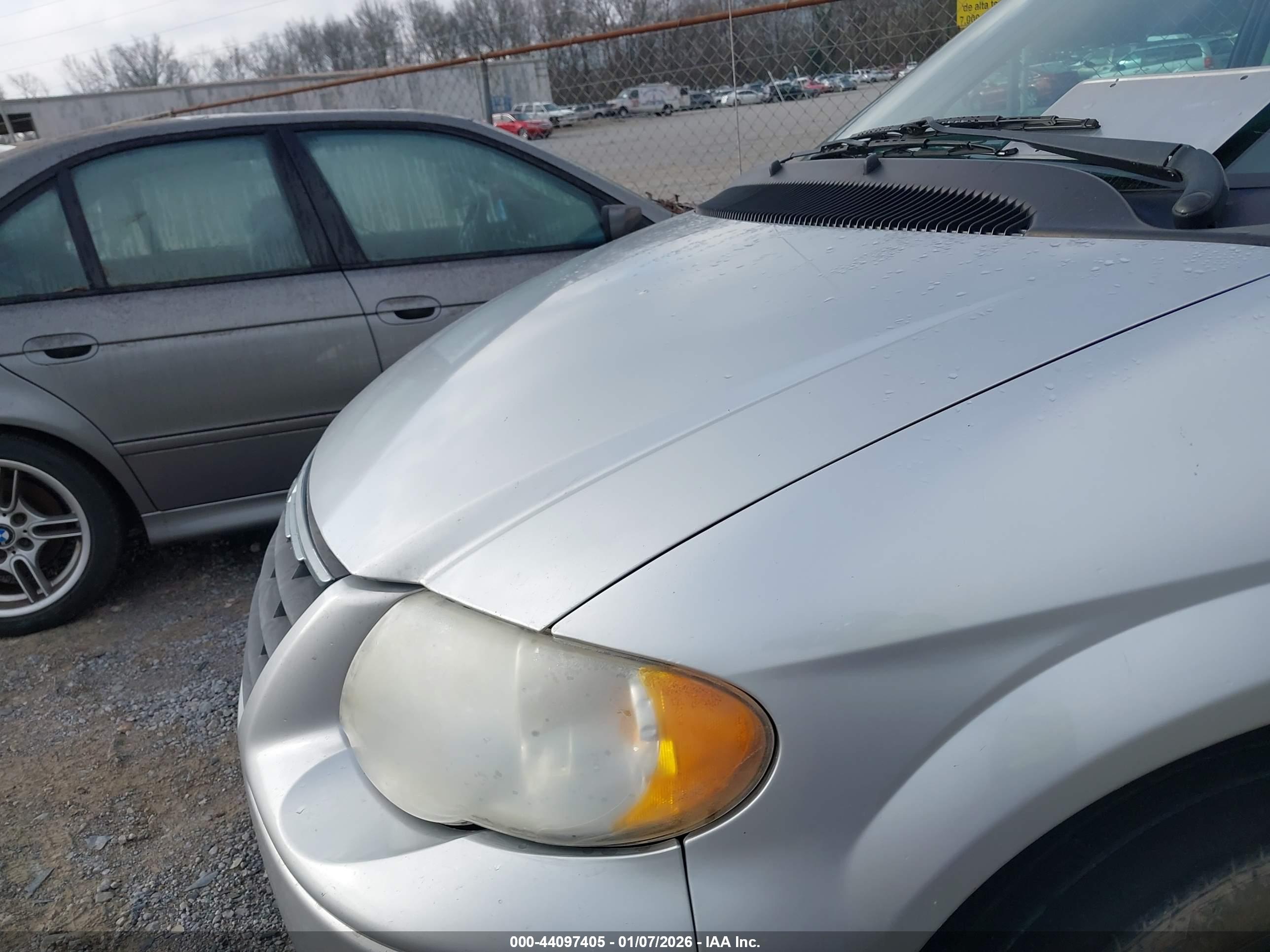 CHRYSLER TOWN image 6
