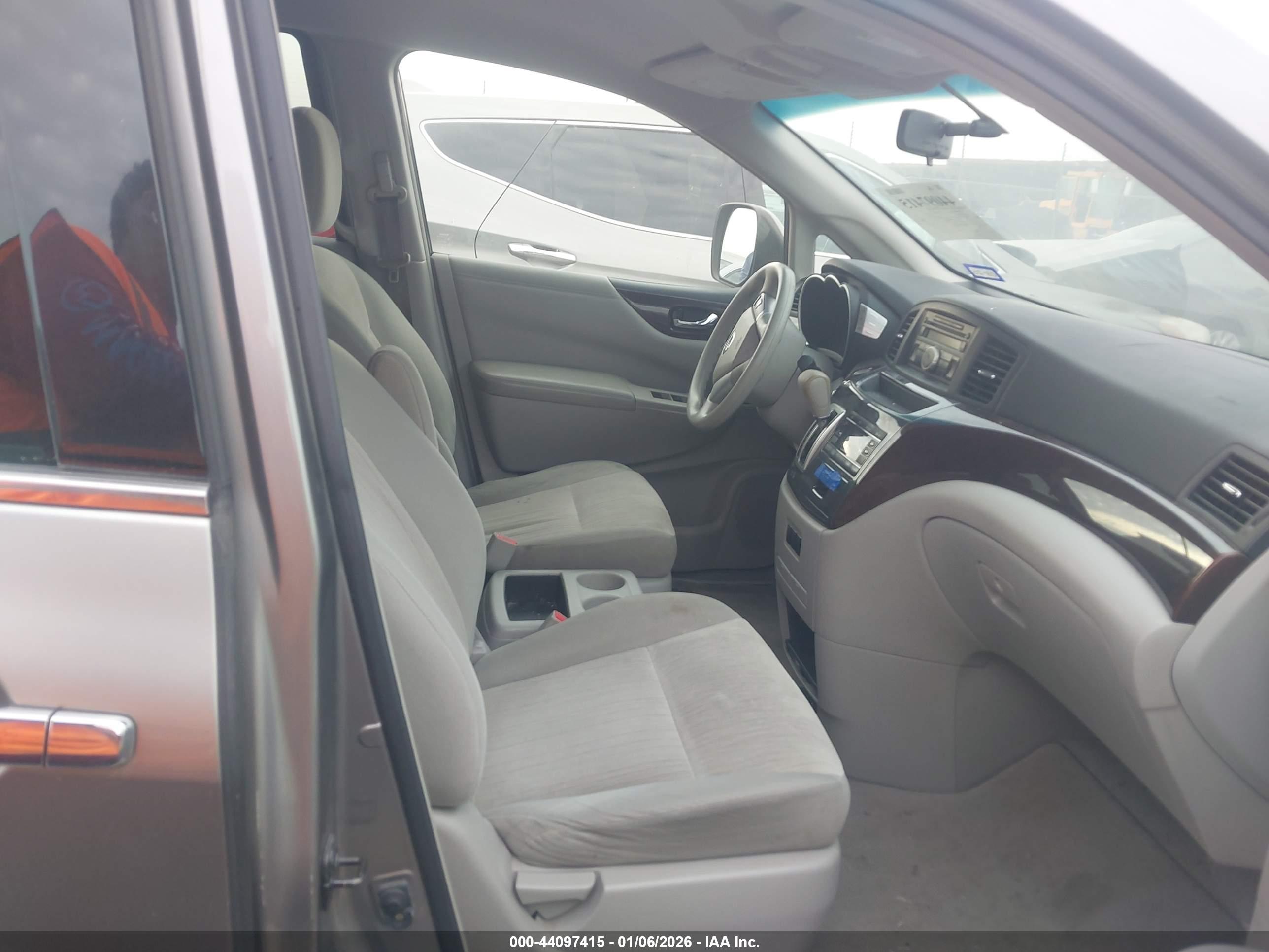 NISSAN QUEST image 5
