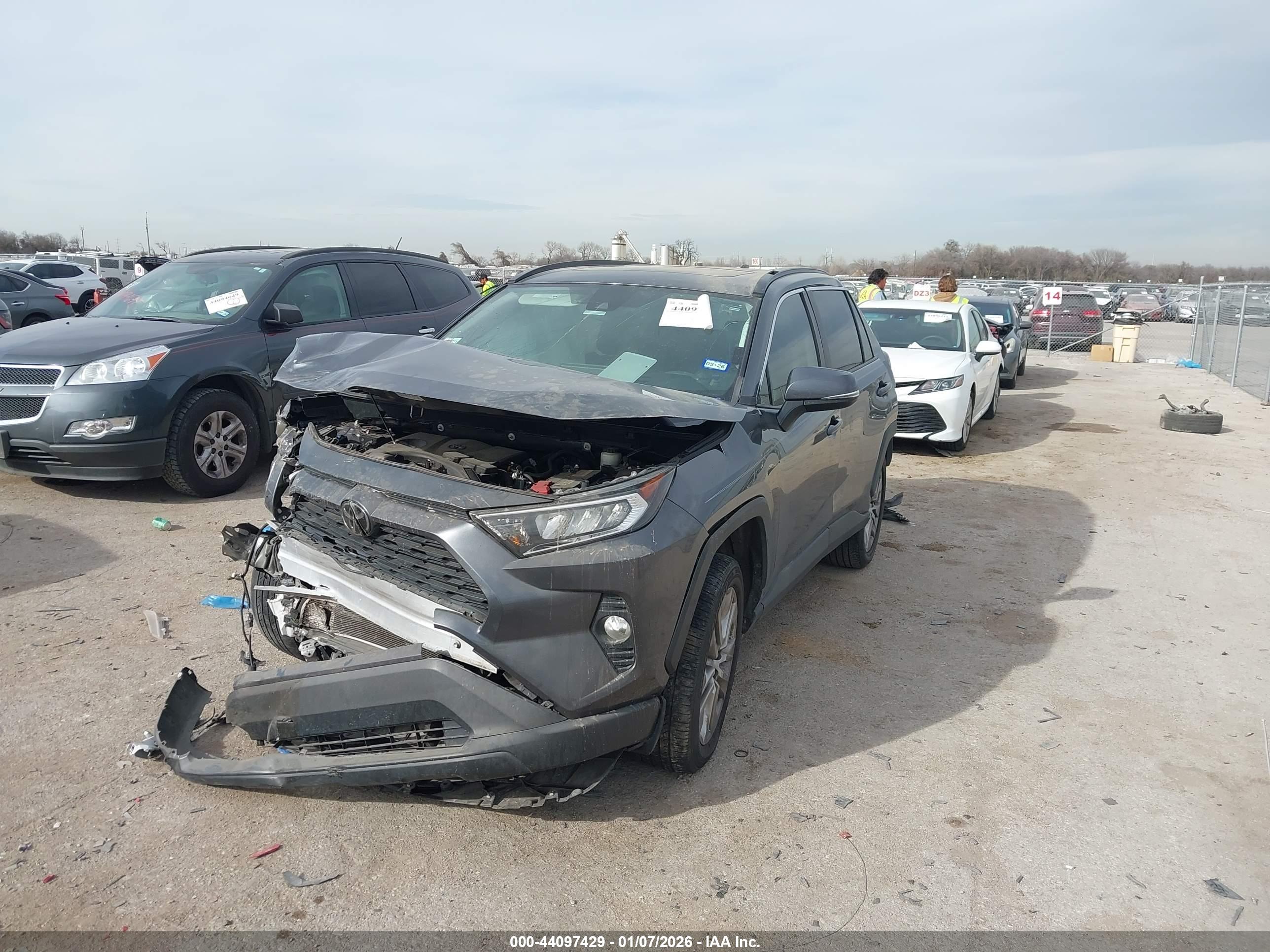 TOYOTA RAV4 image 2