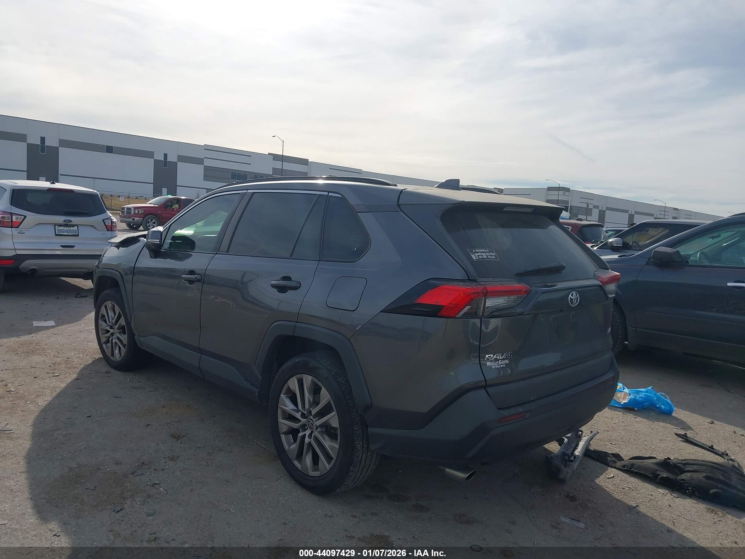 TOYOTA RAV4 image 3