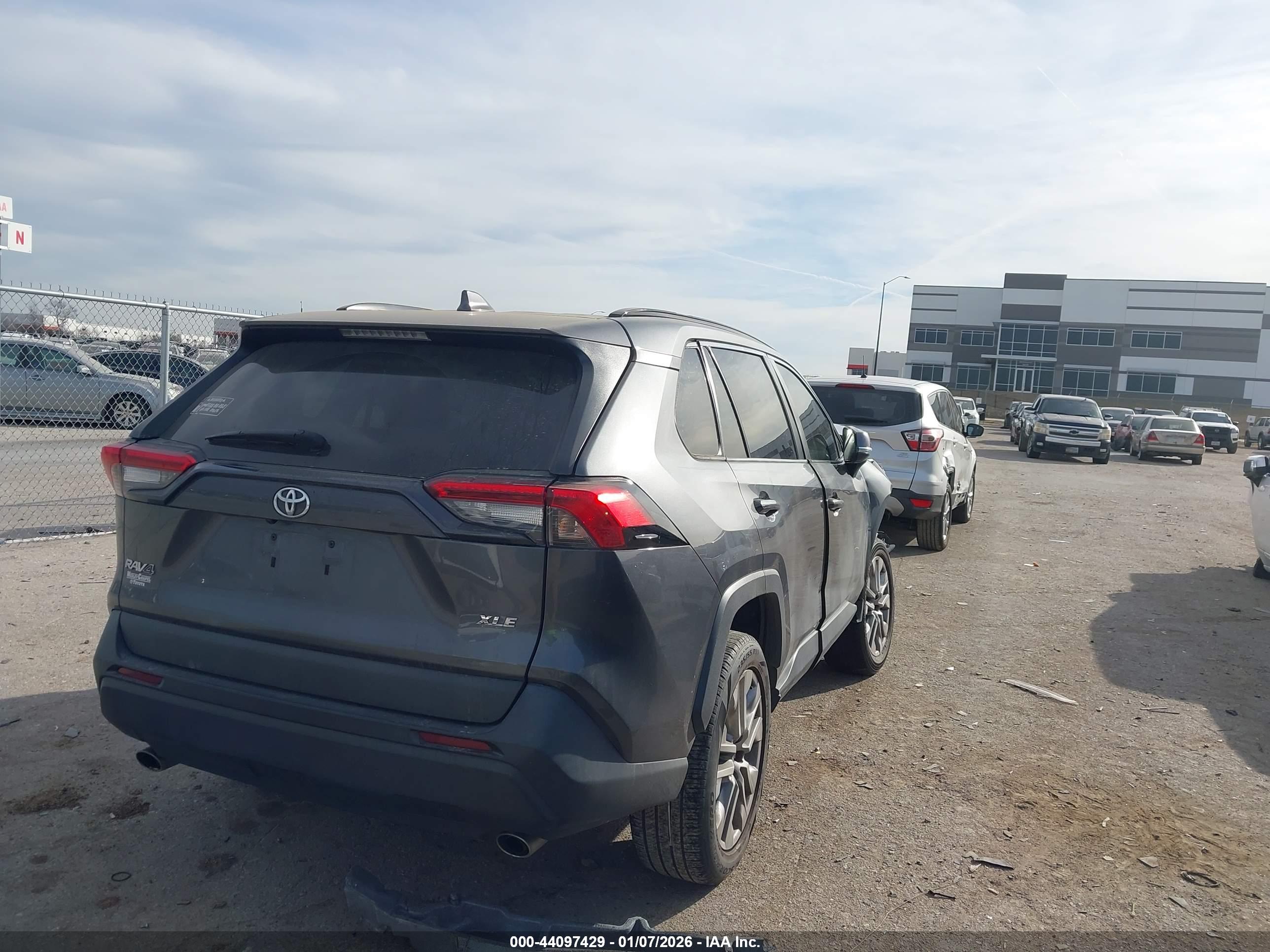 TOYOTA RAV4 image 4