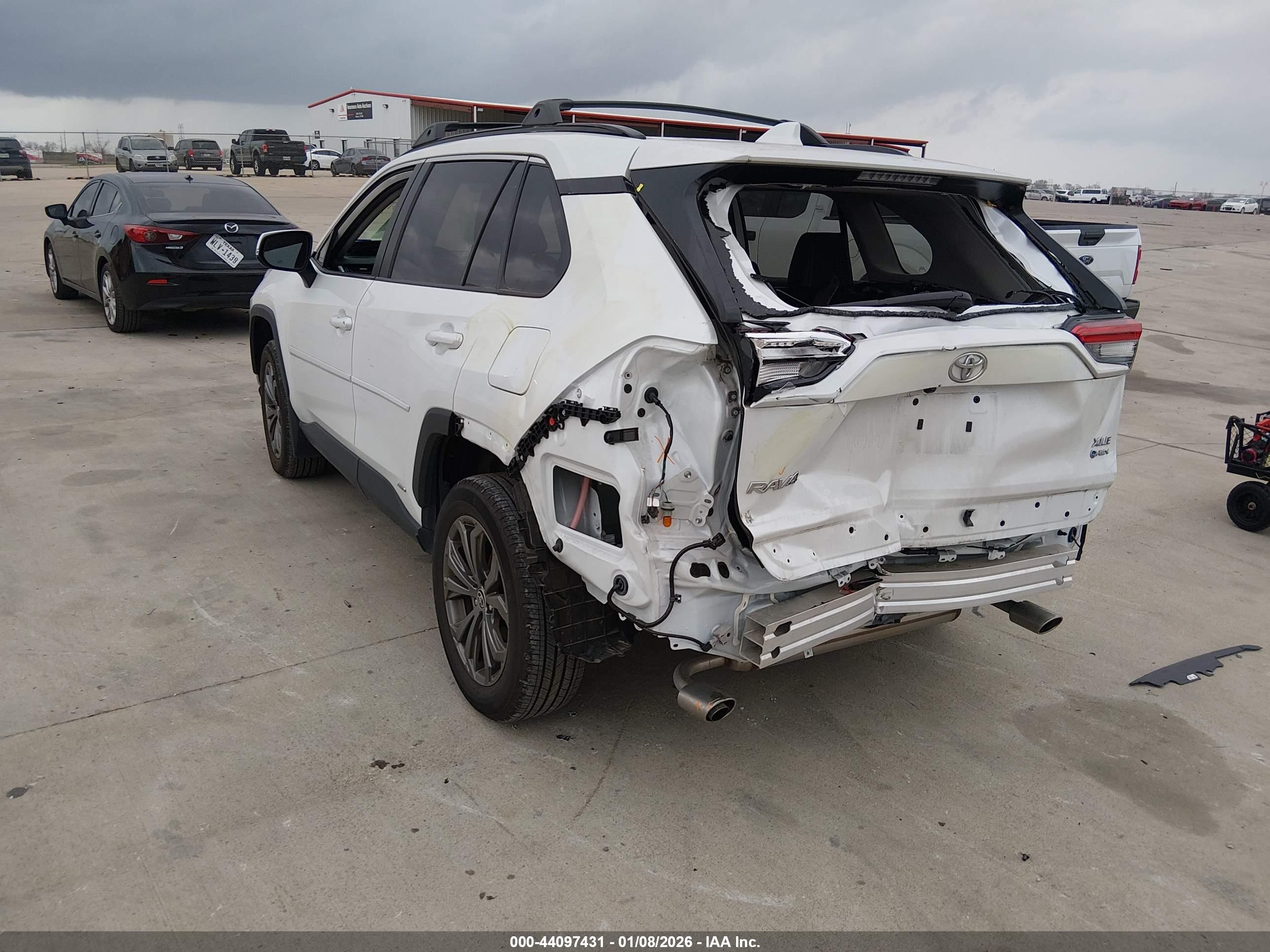 TOYOTA RAV4 image 3