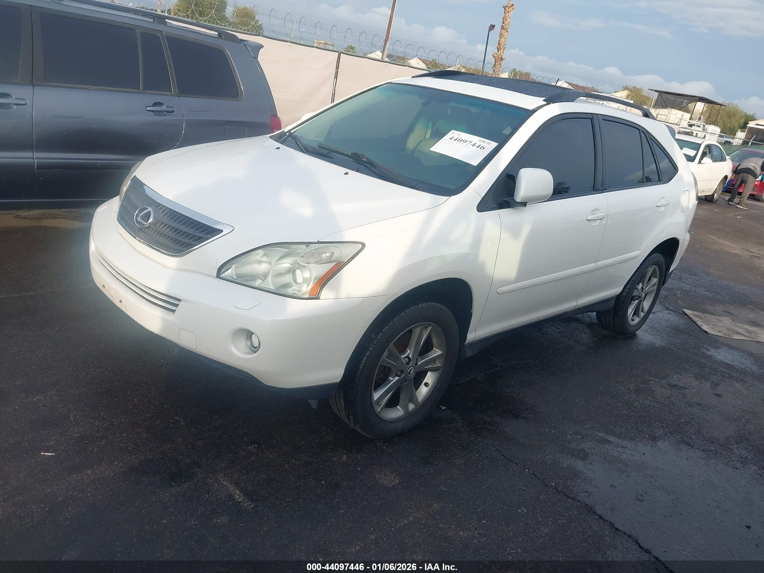 LEXUS RX image 2