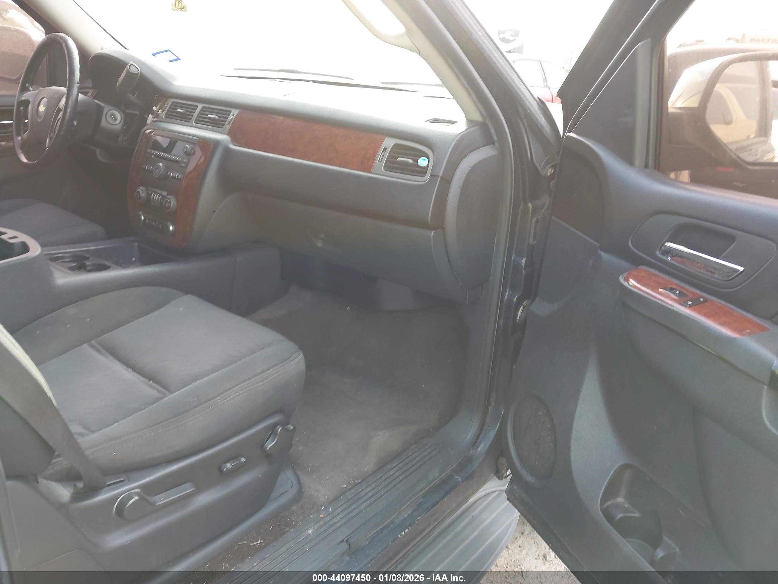 CHEVROLET TAHOE image 5