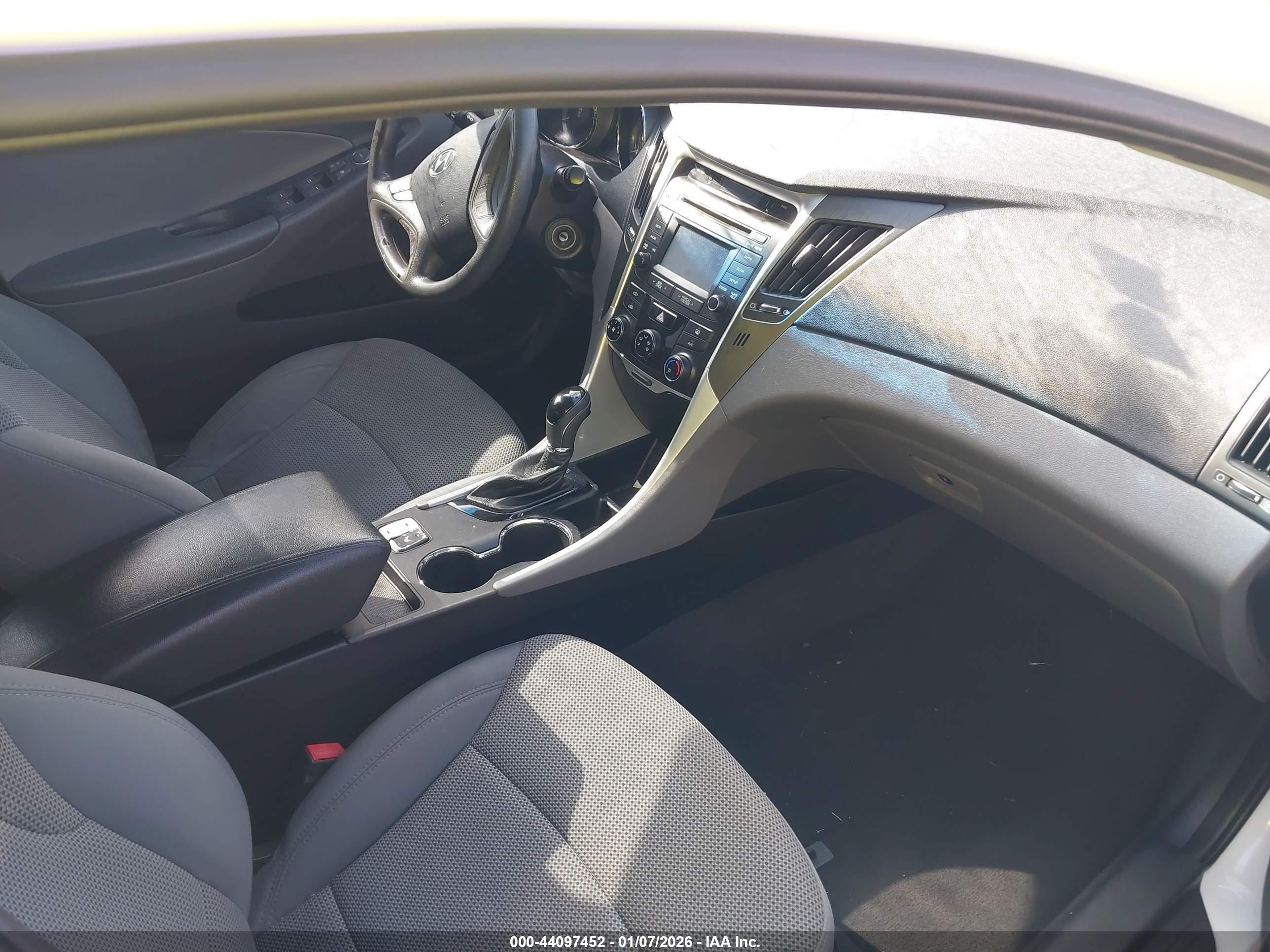 HYUNDAI SONATA image 5