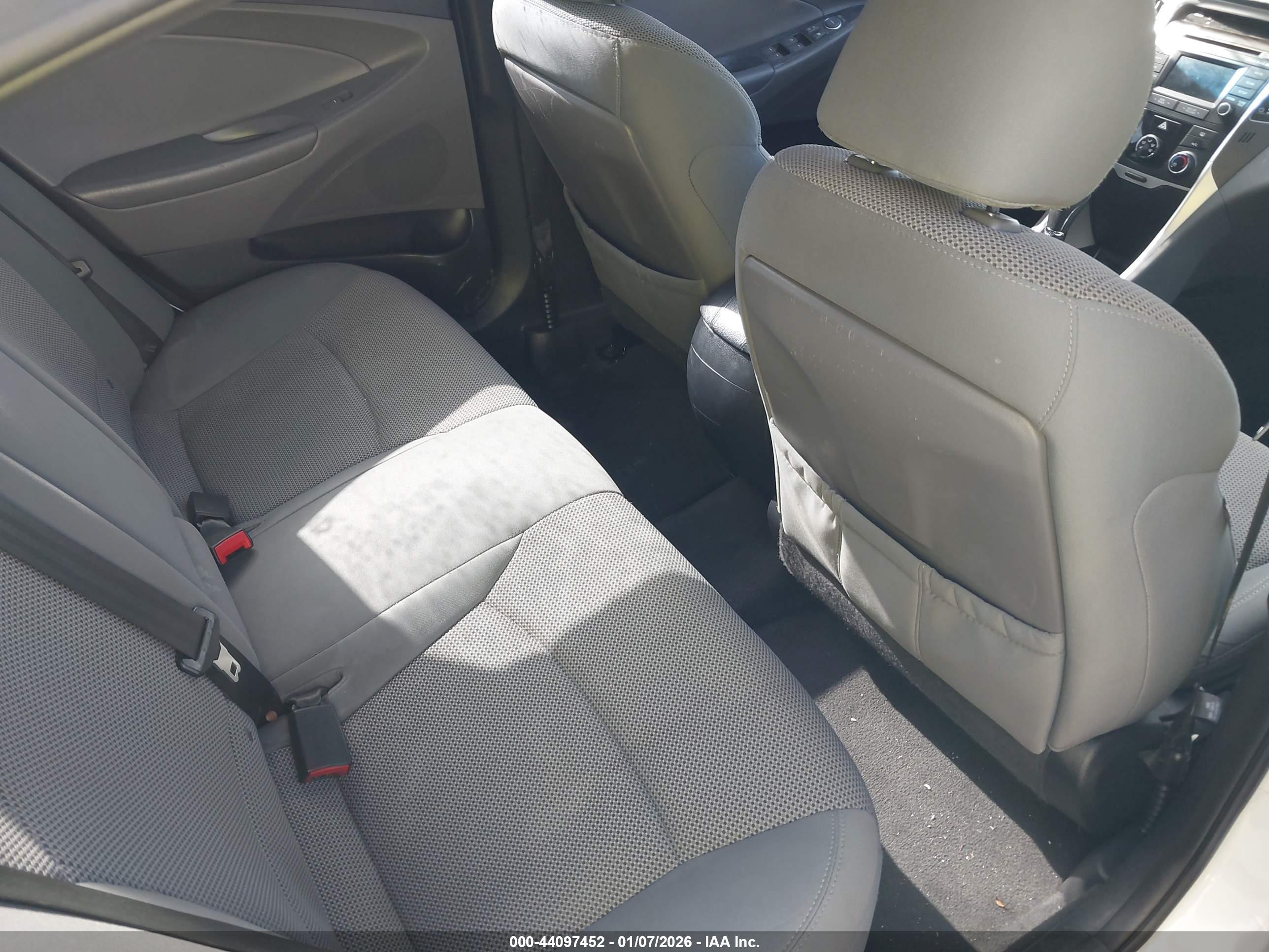 HYUNDAI SONATA image 8