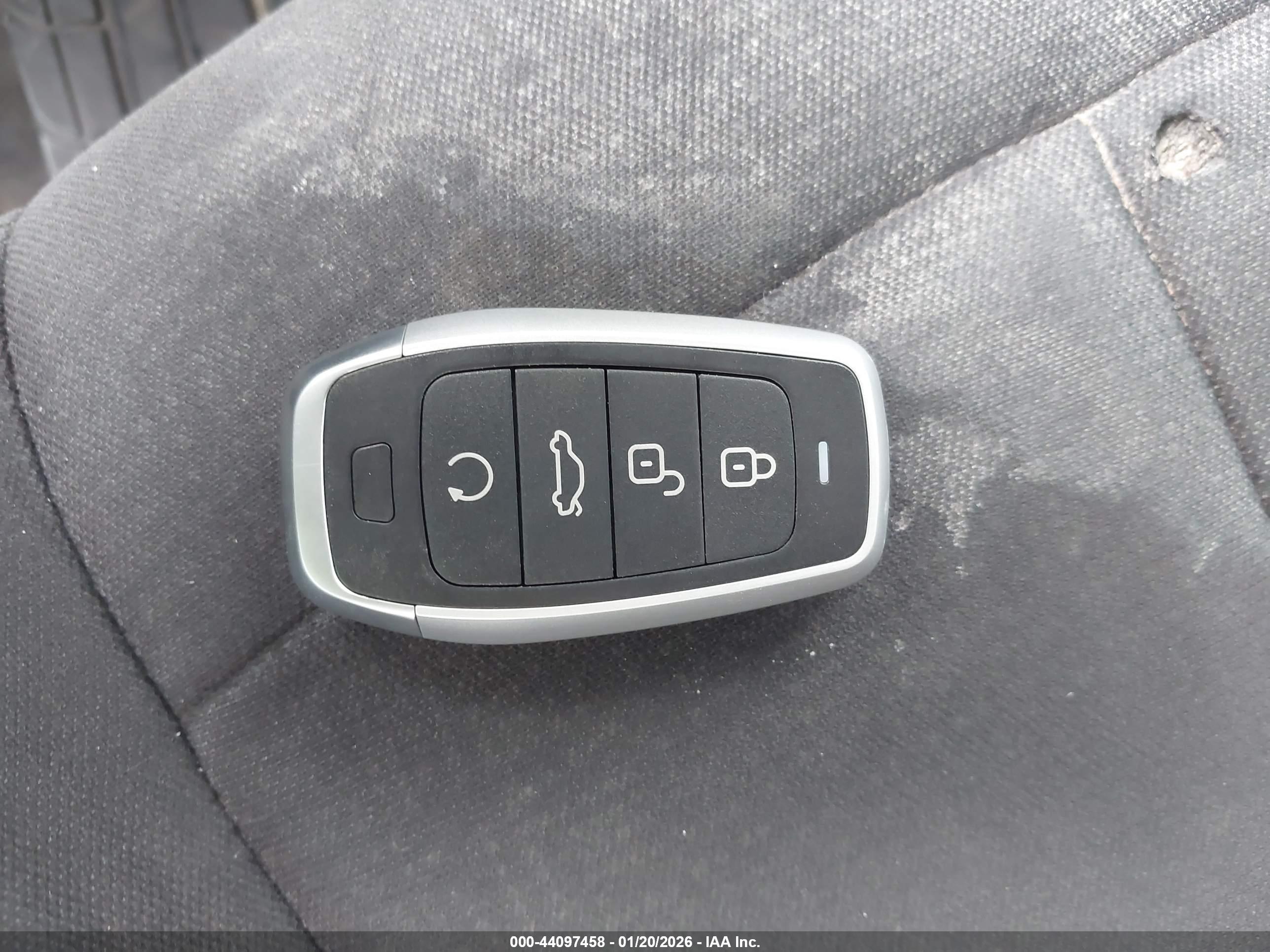 CHRYSLER 200 image 11