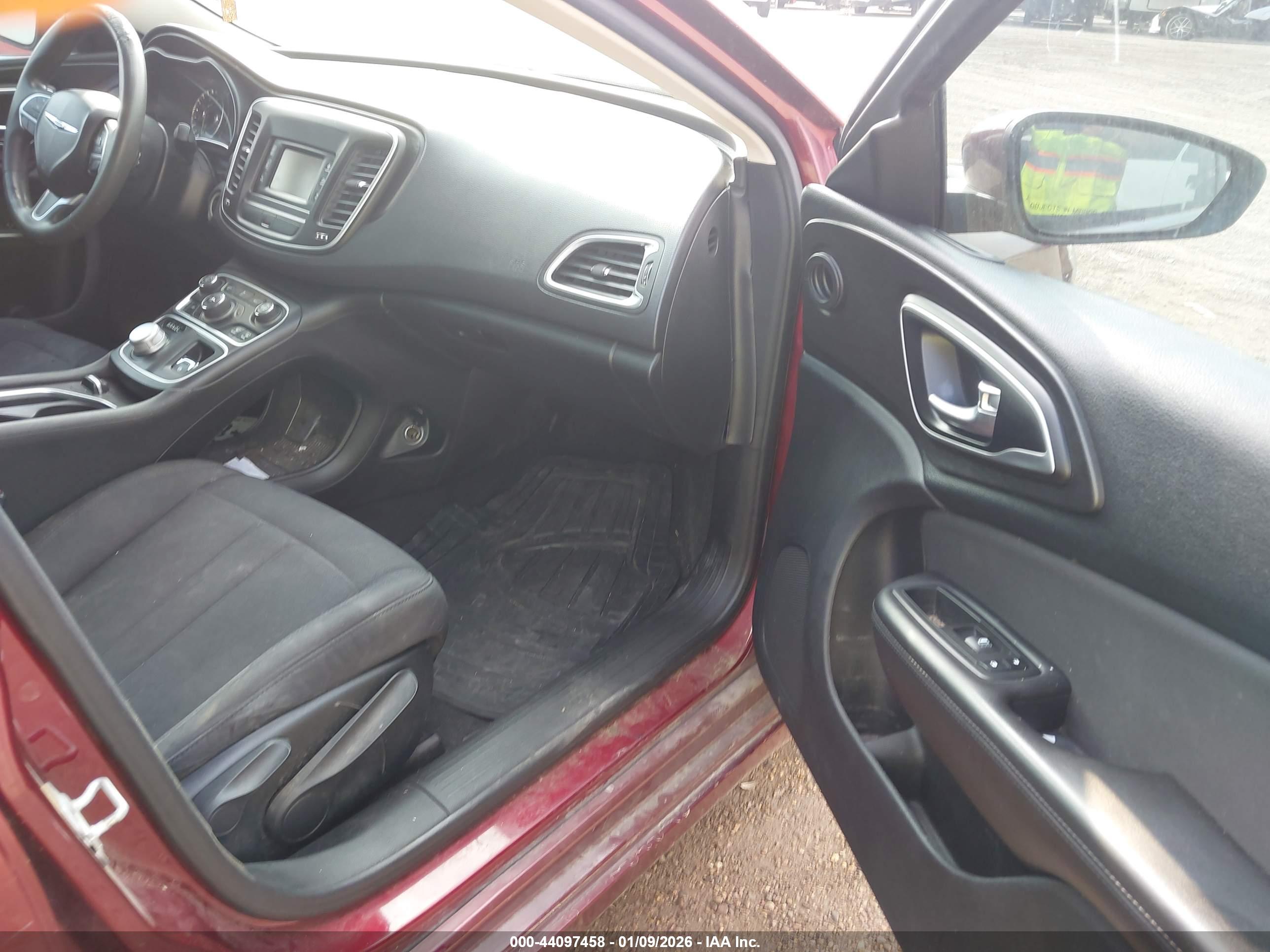 CHRYSLER 200 image 5