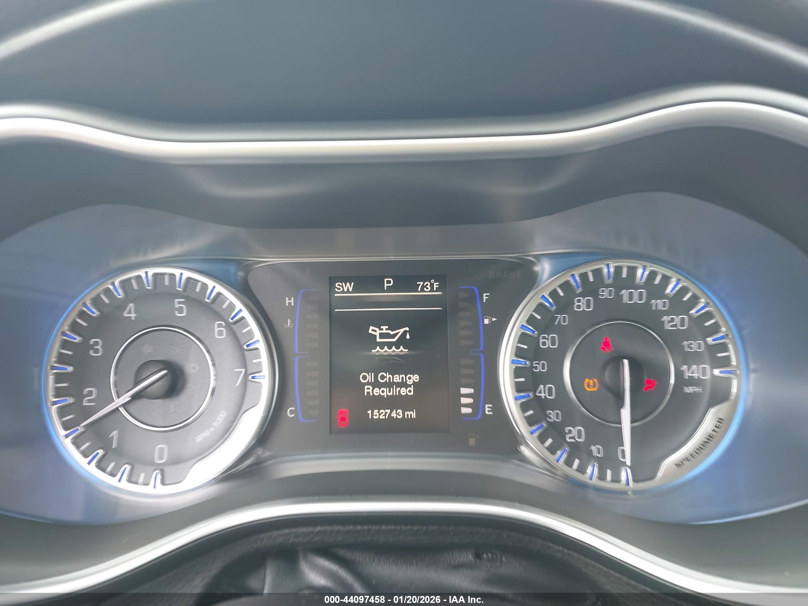 CHRYSLER 200 image 7