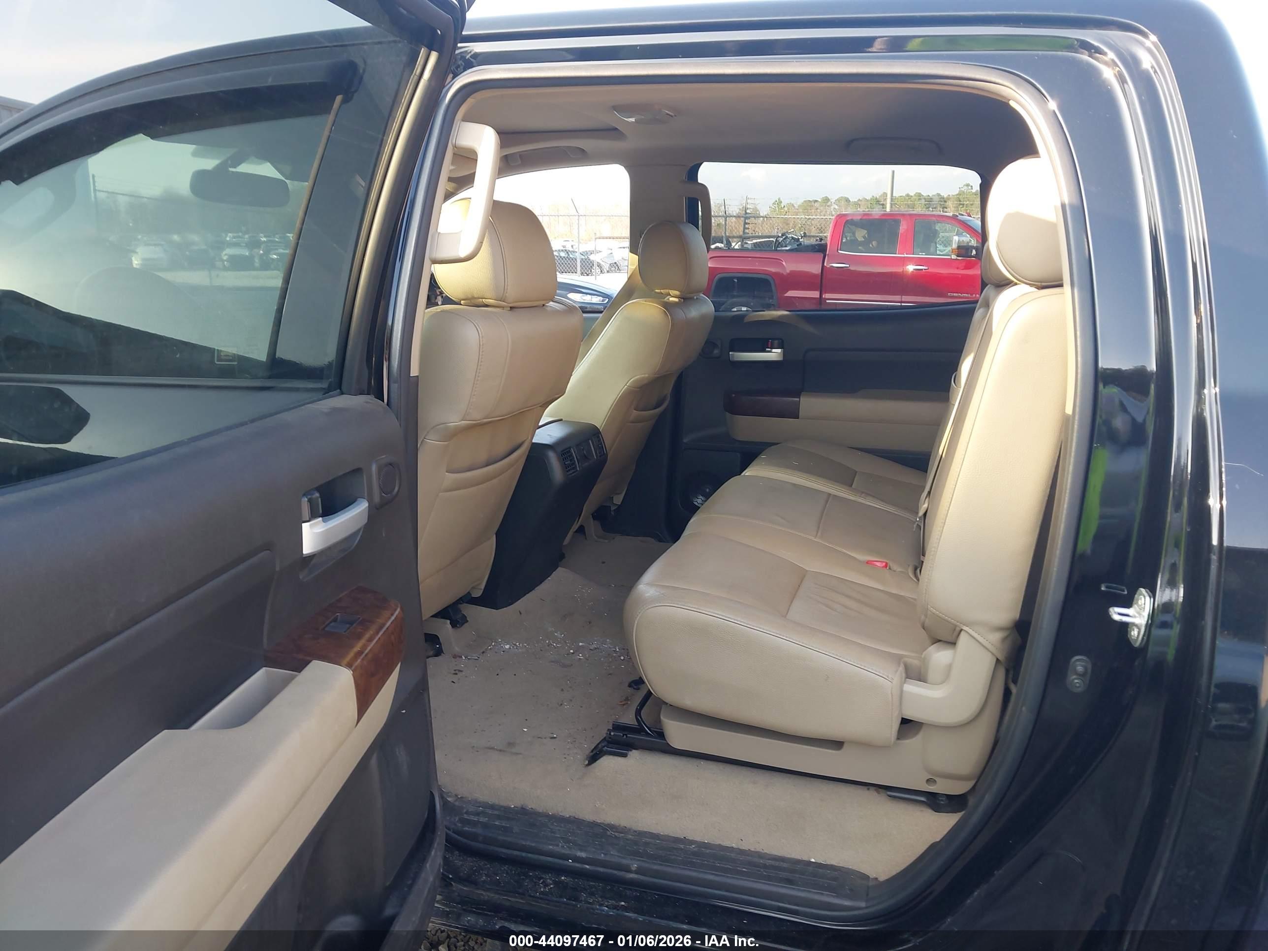 TOYOTA TUNDRA image 8