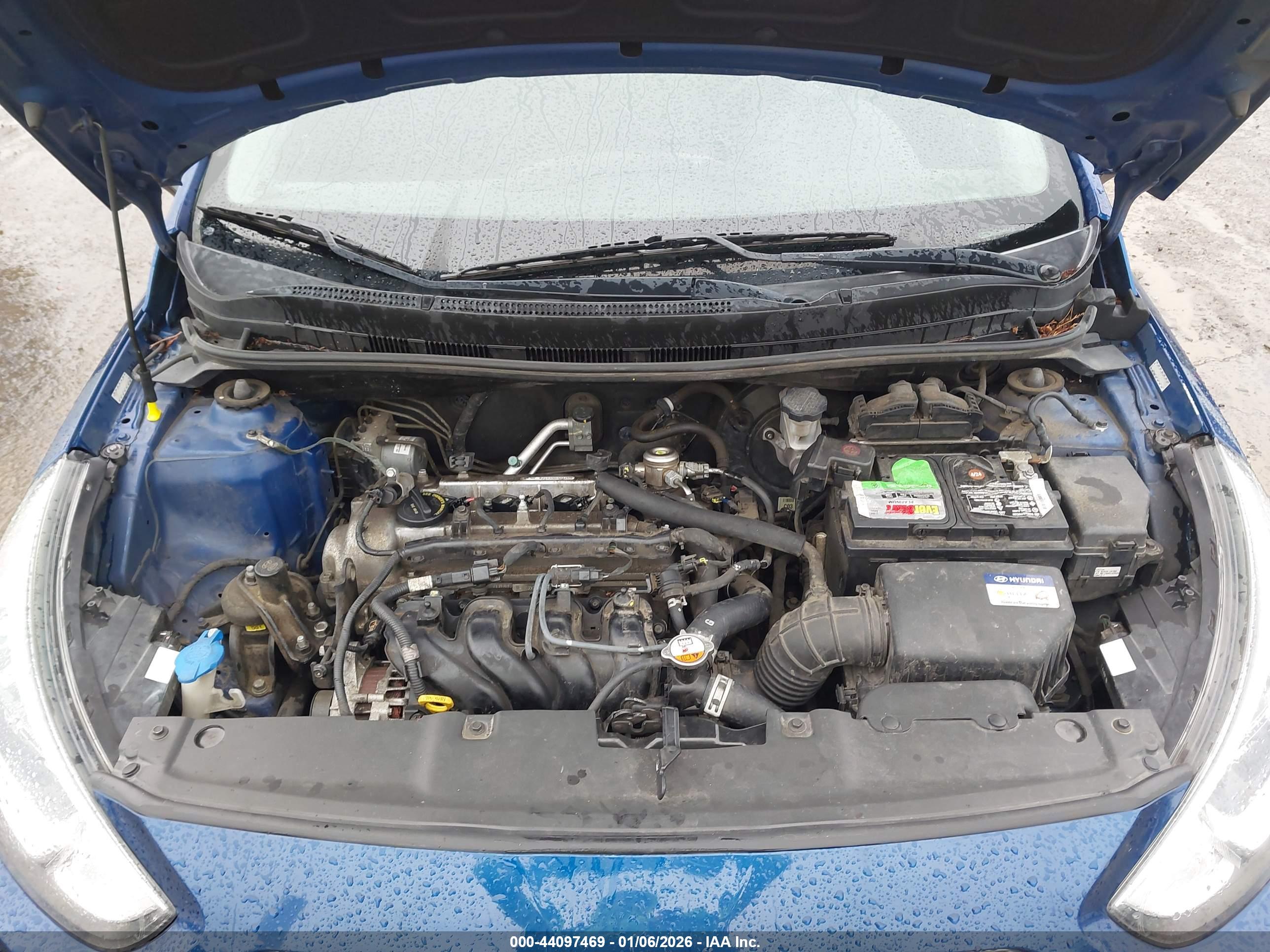 HYUNDAI ACCENT image 10