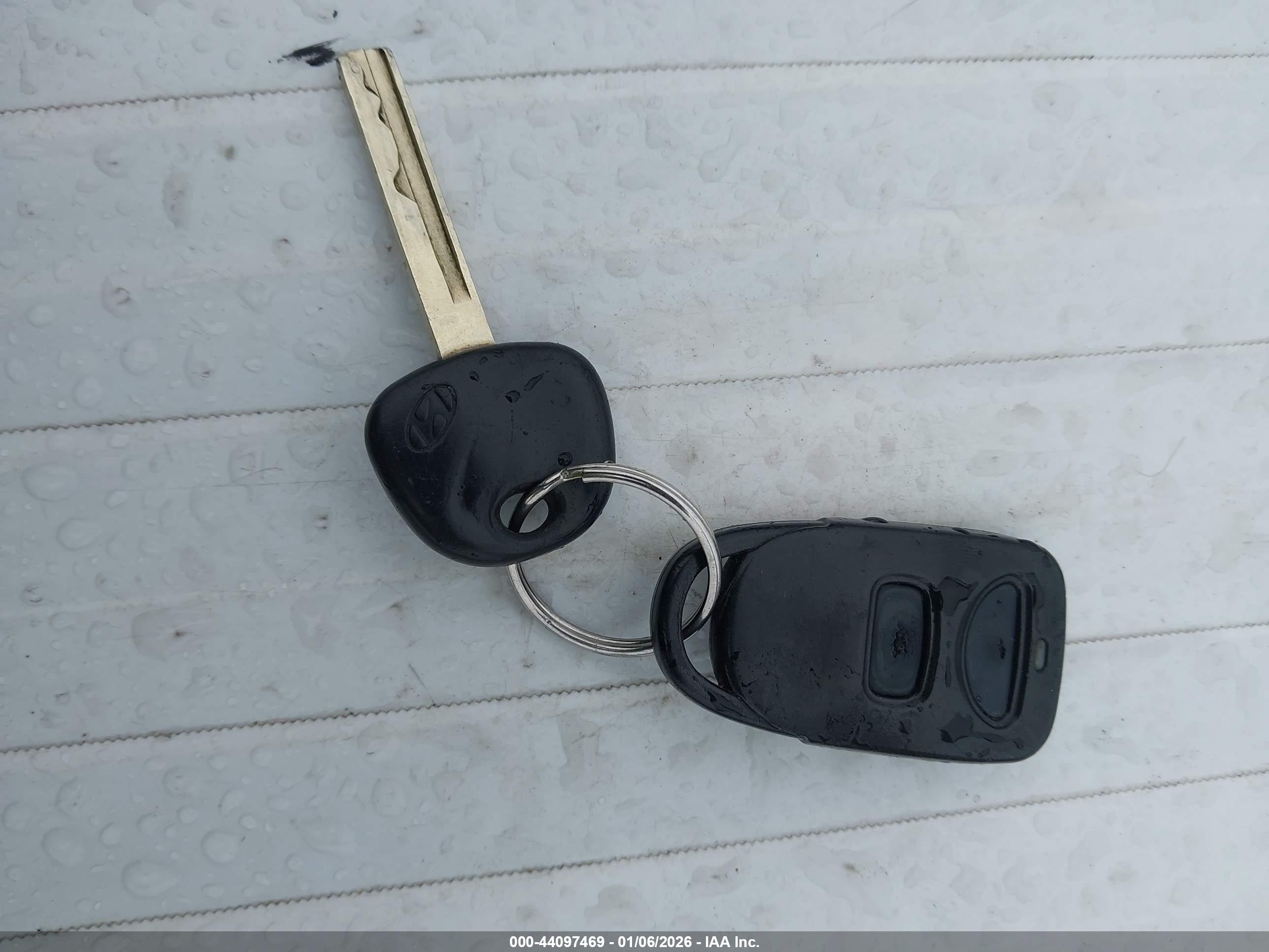 HYUNDAI ACCENT image 11
