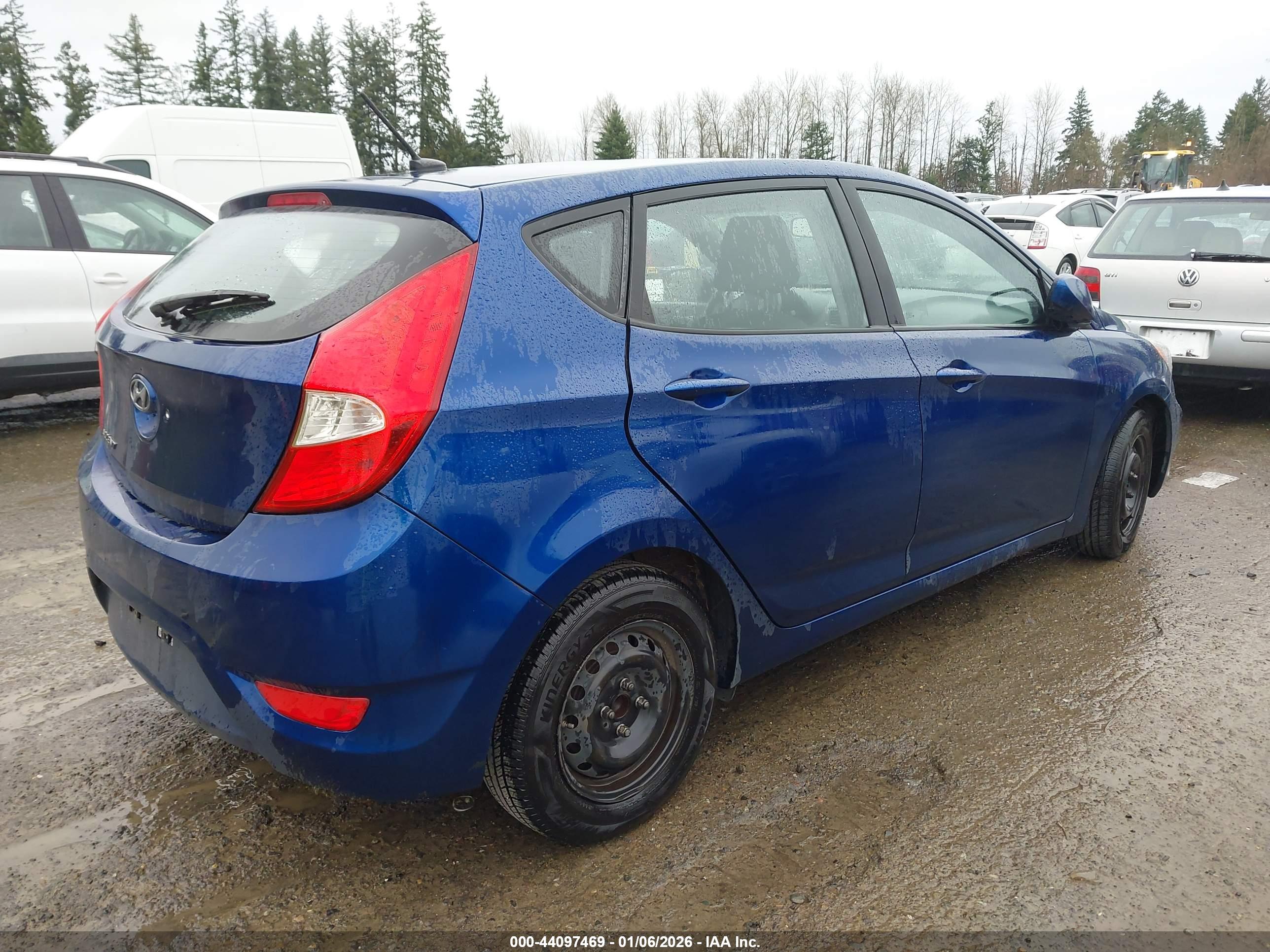 HYUNDAI ACCENT image 4