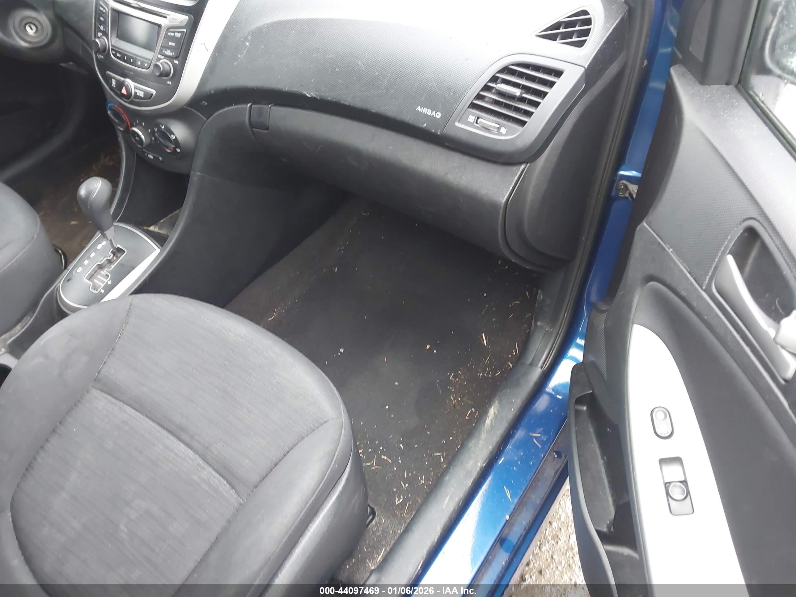 HYUNDAI ACCENT image 5
