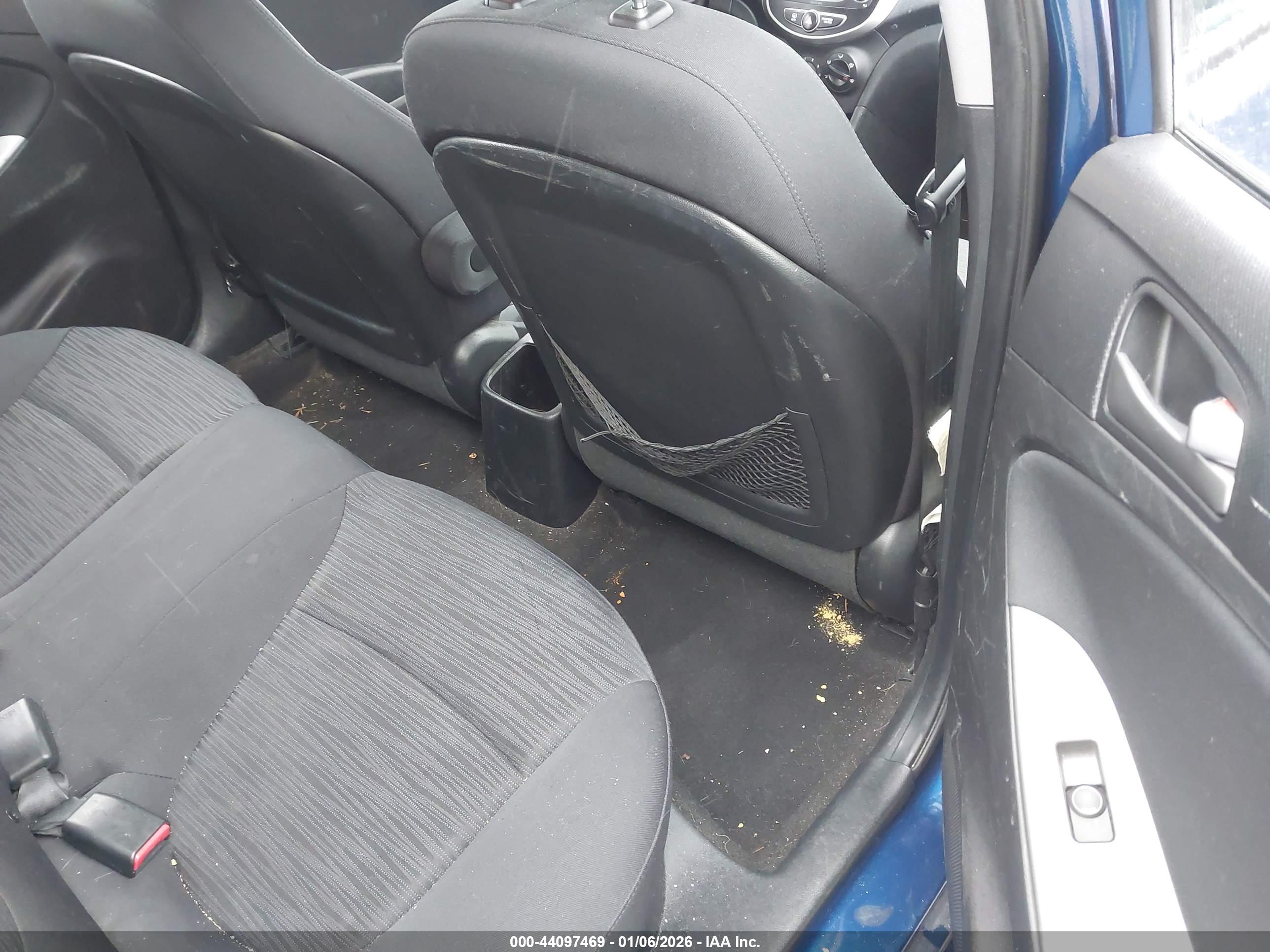 HYUNDAI ACCENT image 8