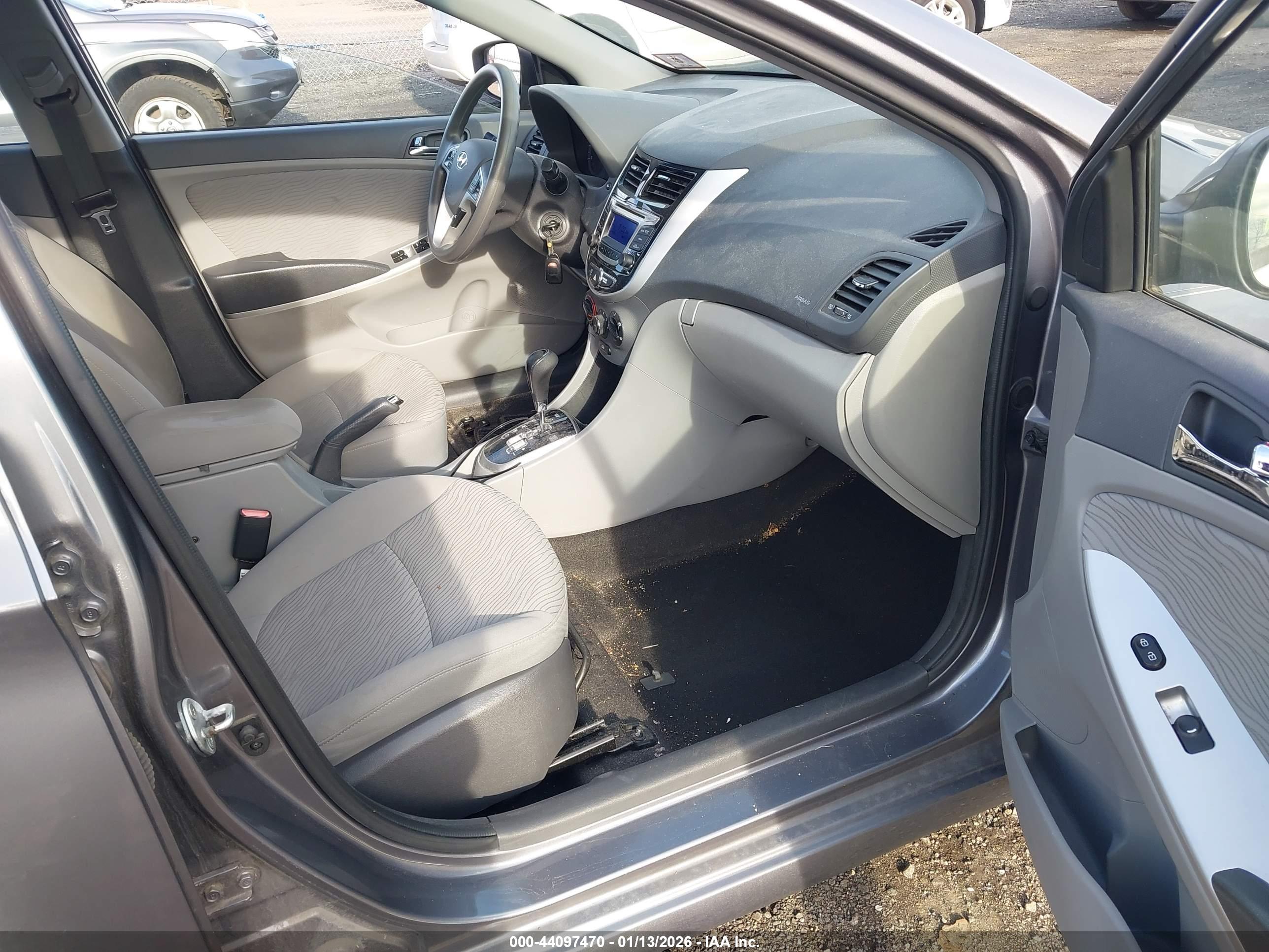HYUNDAI ACCENT image 5