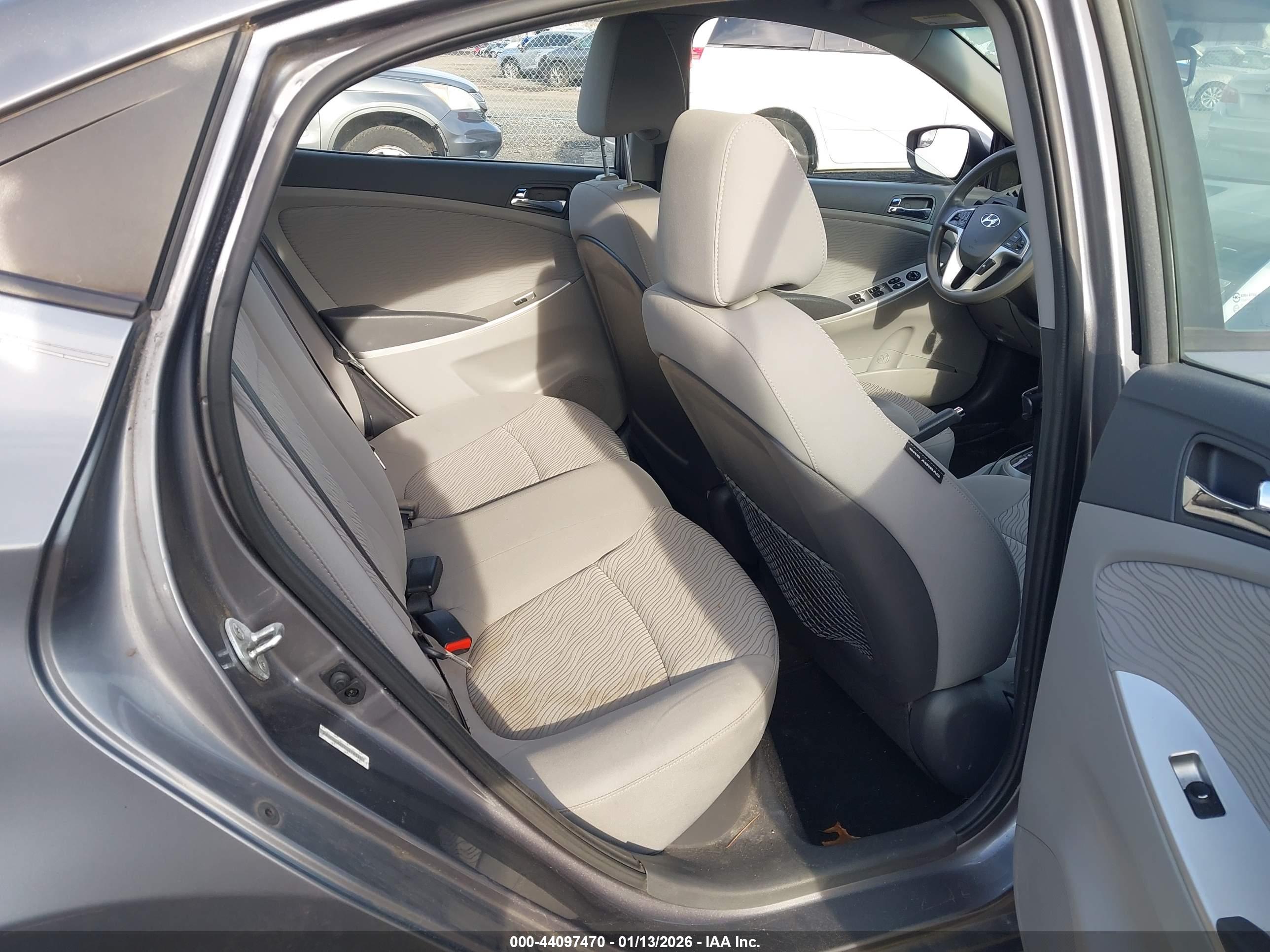 HYUNDAI ACCENT image 8