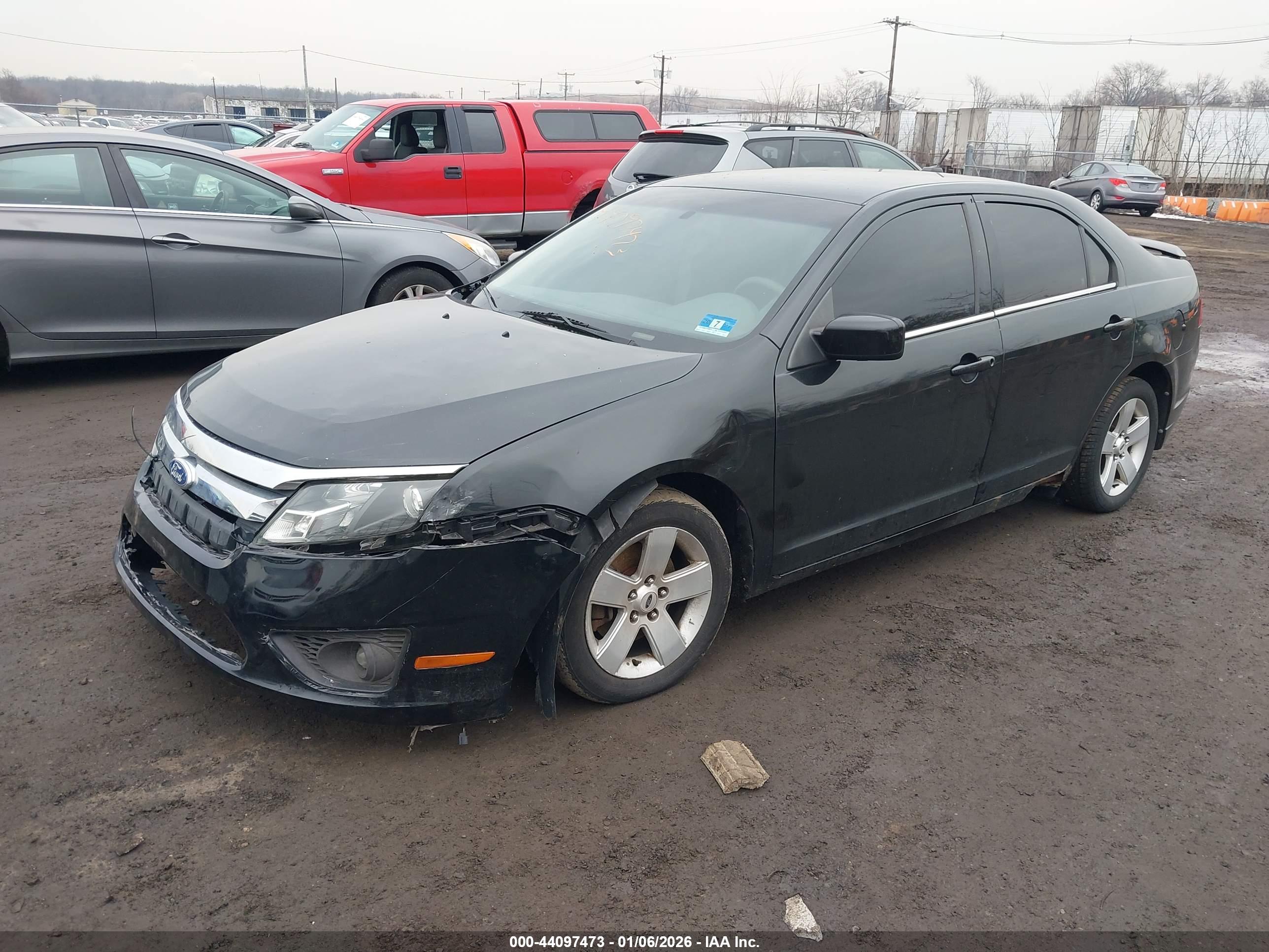FORD FUSION image 2