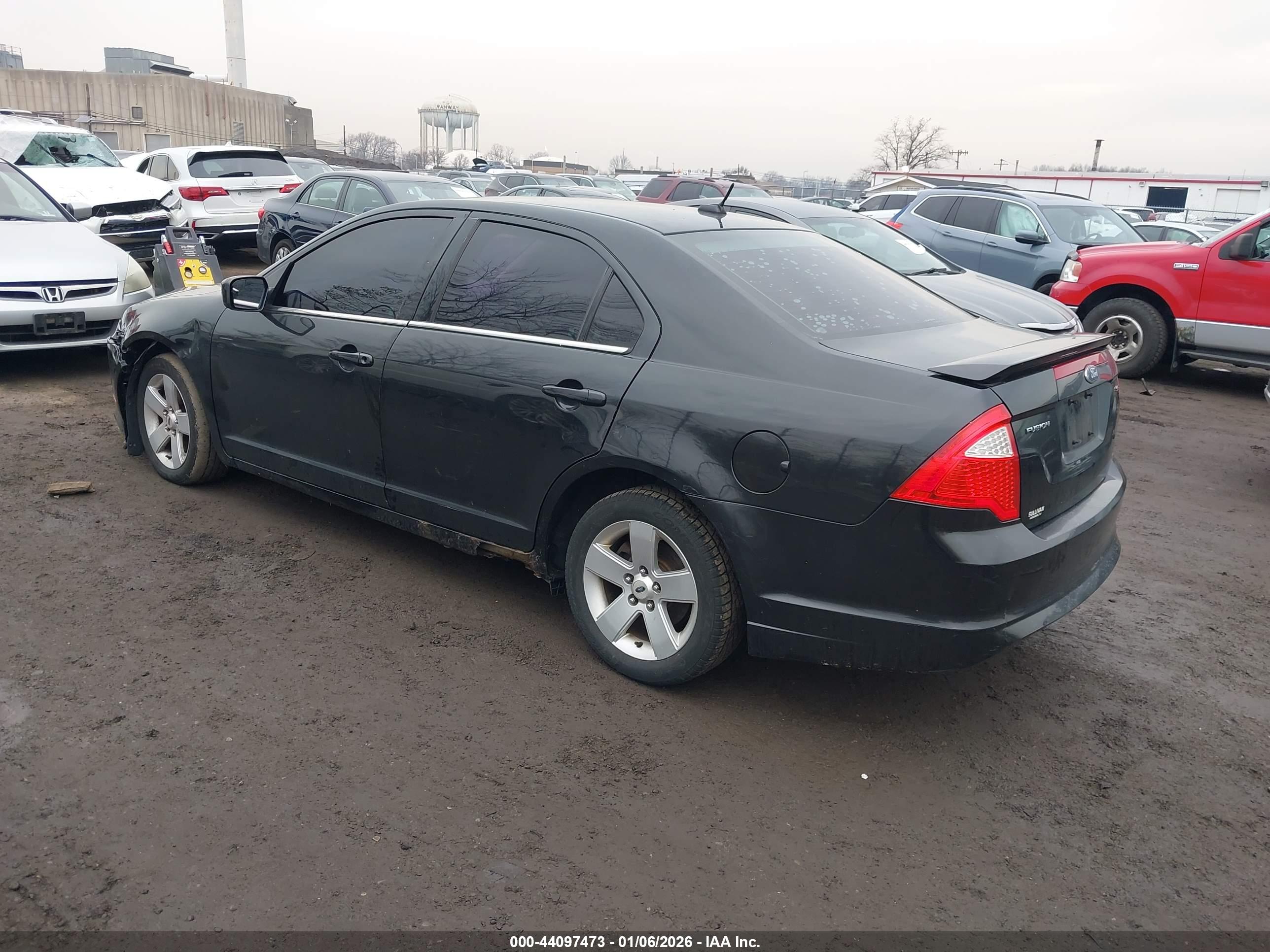 FORD FUSION image 3