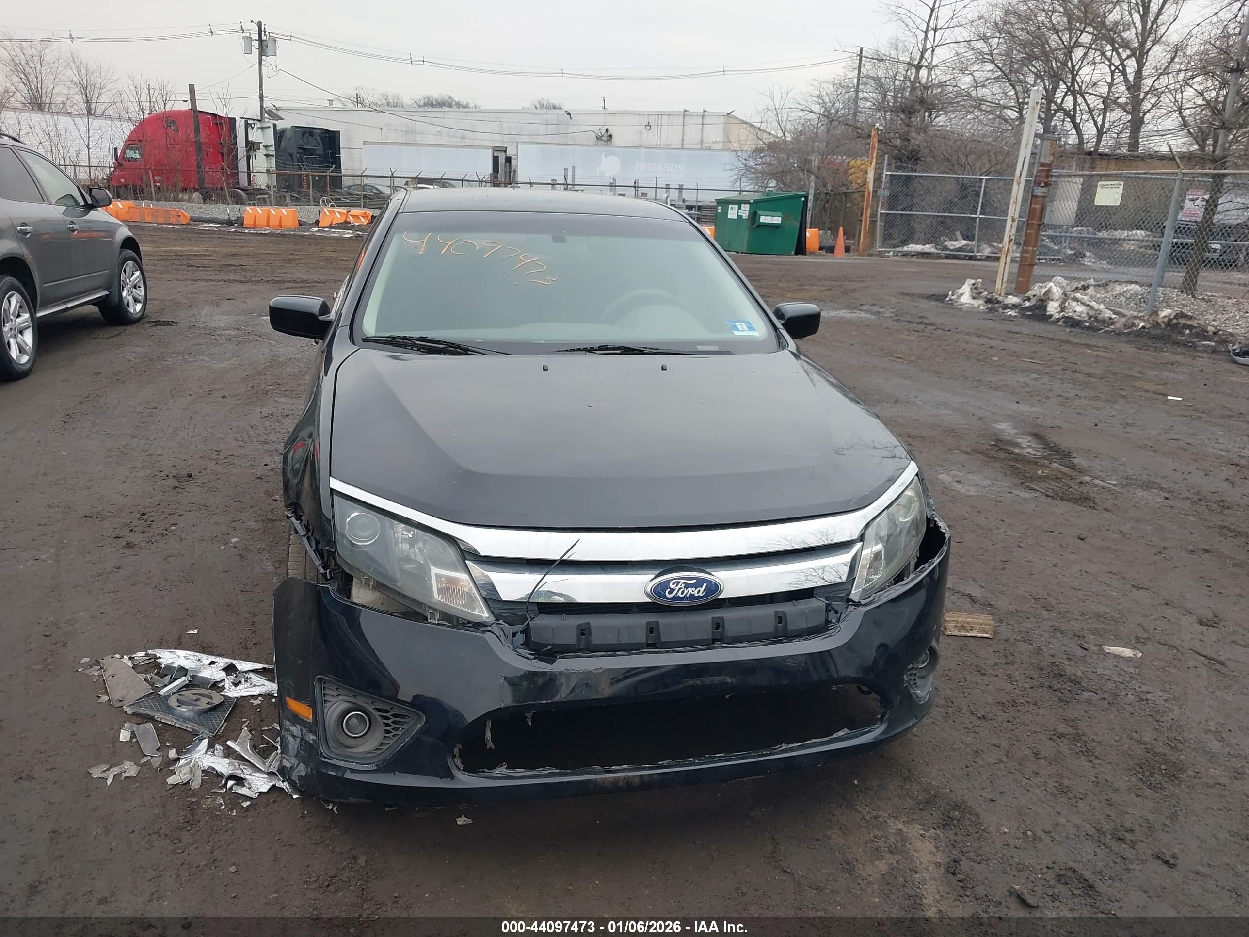 FORD FUSION image 6