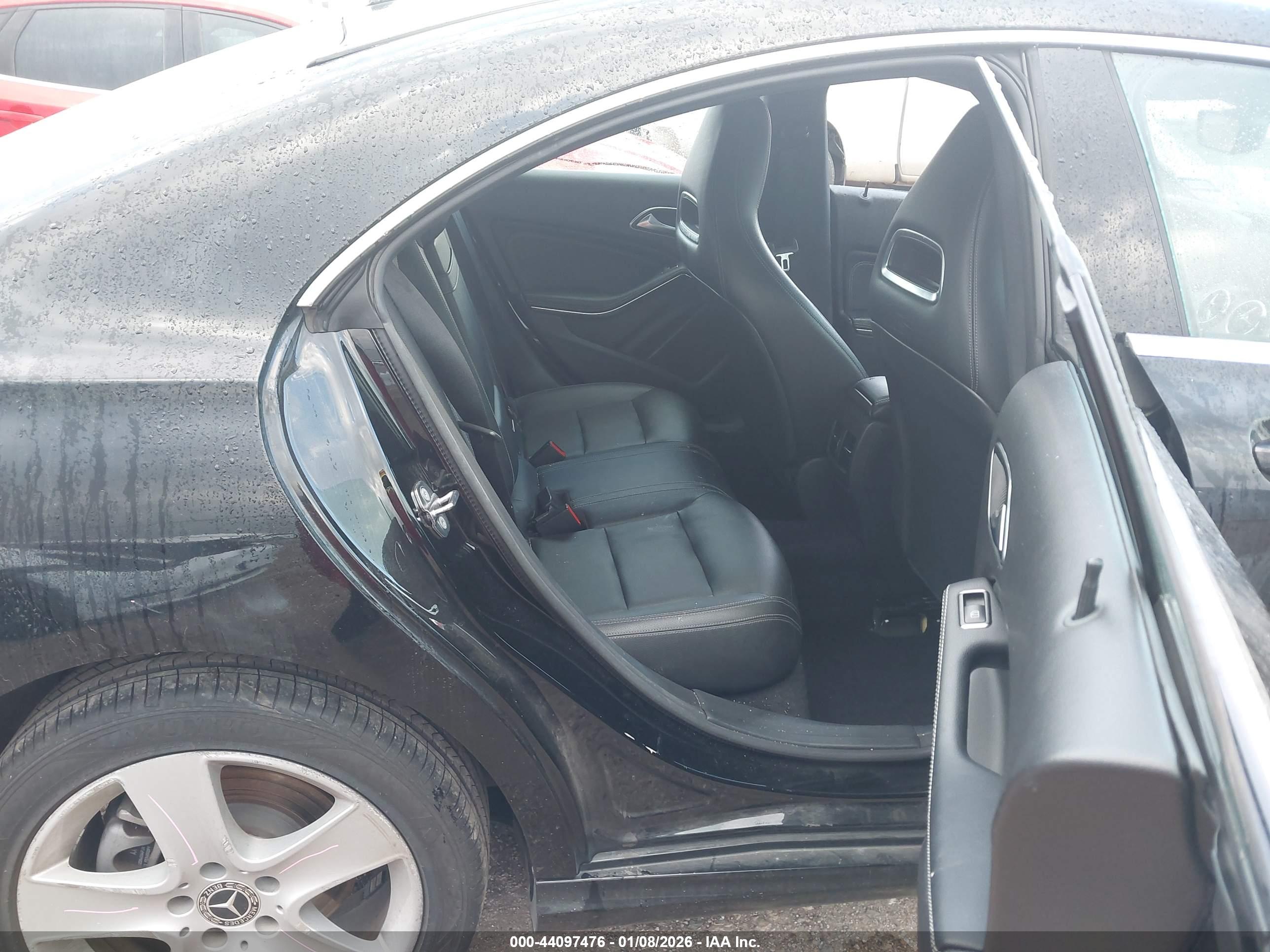 MERCEDES-BENZ CLA image 8