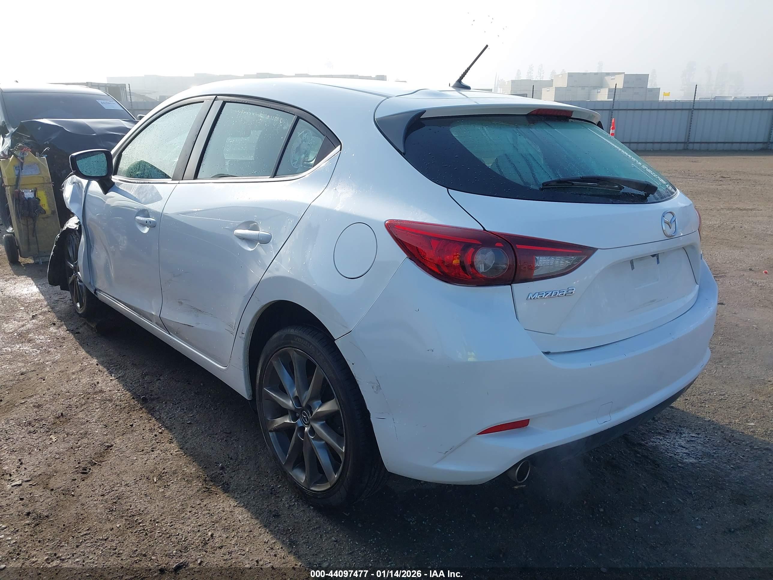 MAZDA MAZDA3 image 3