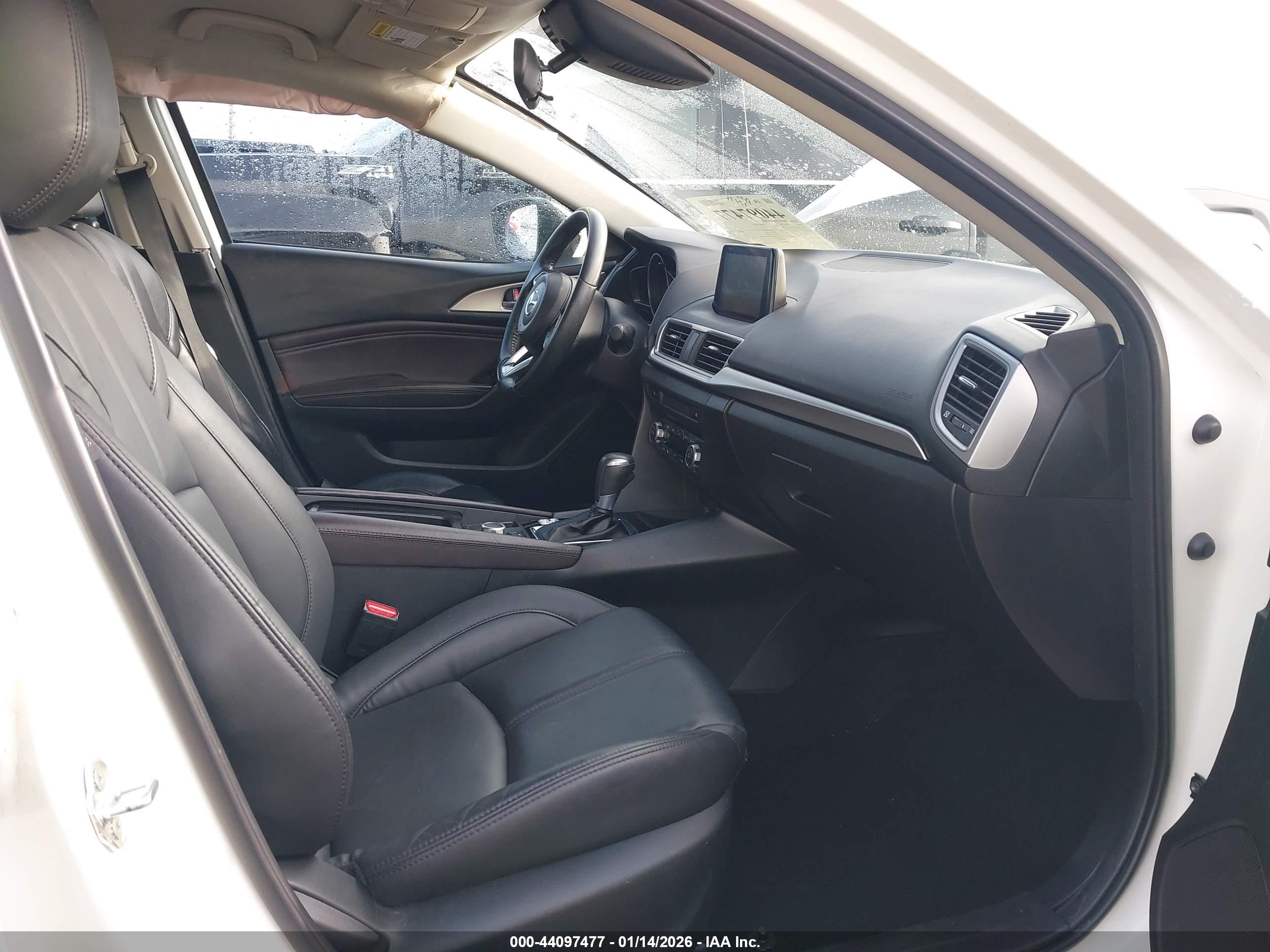 MAZDA MAZDA3 image 5