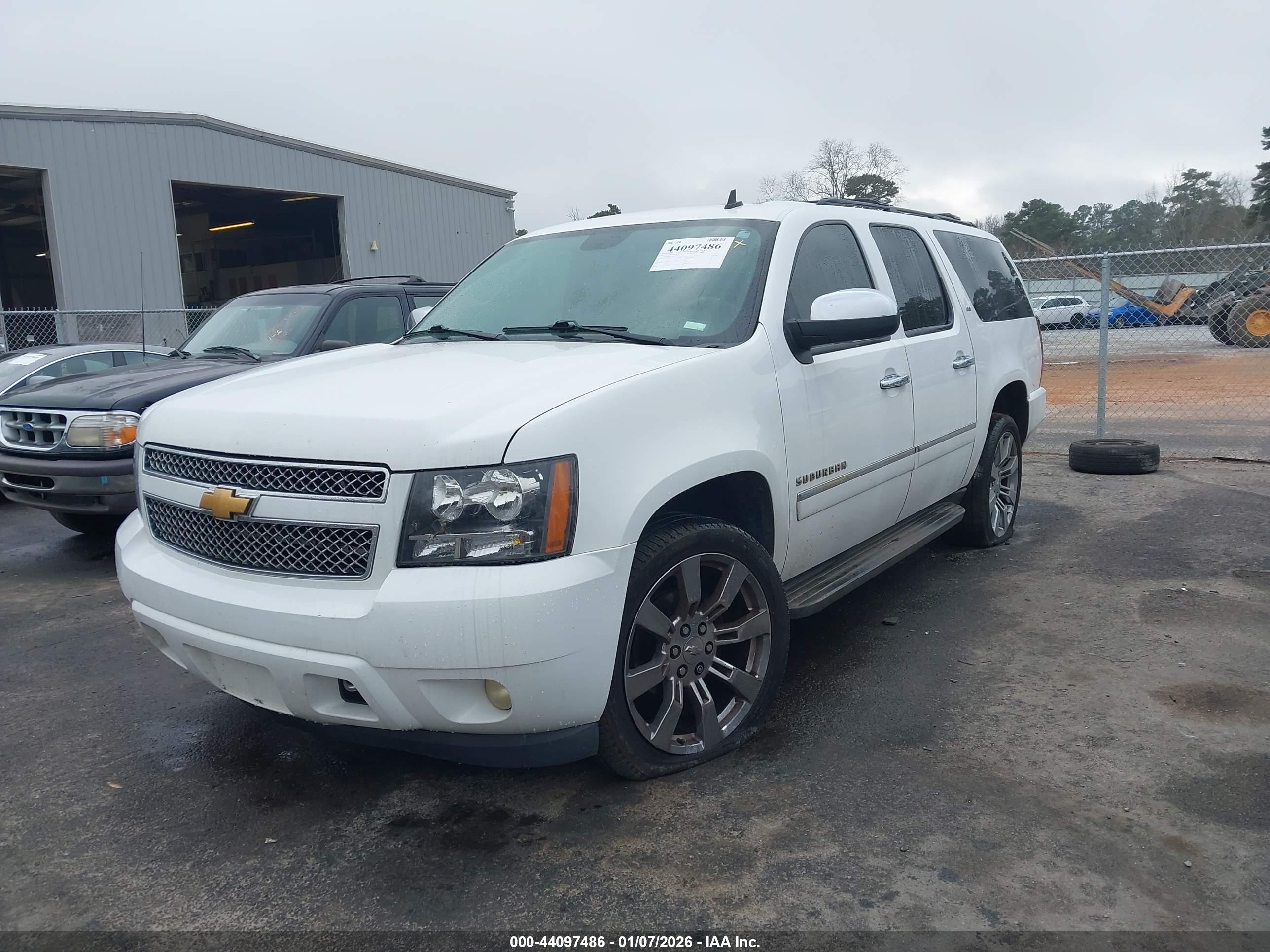 CHEVROLET SUBURBAN image 2
