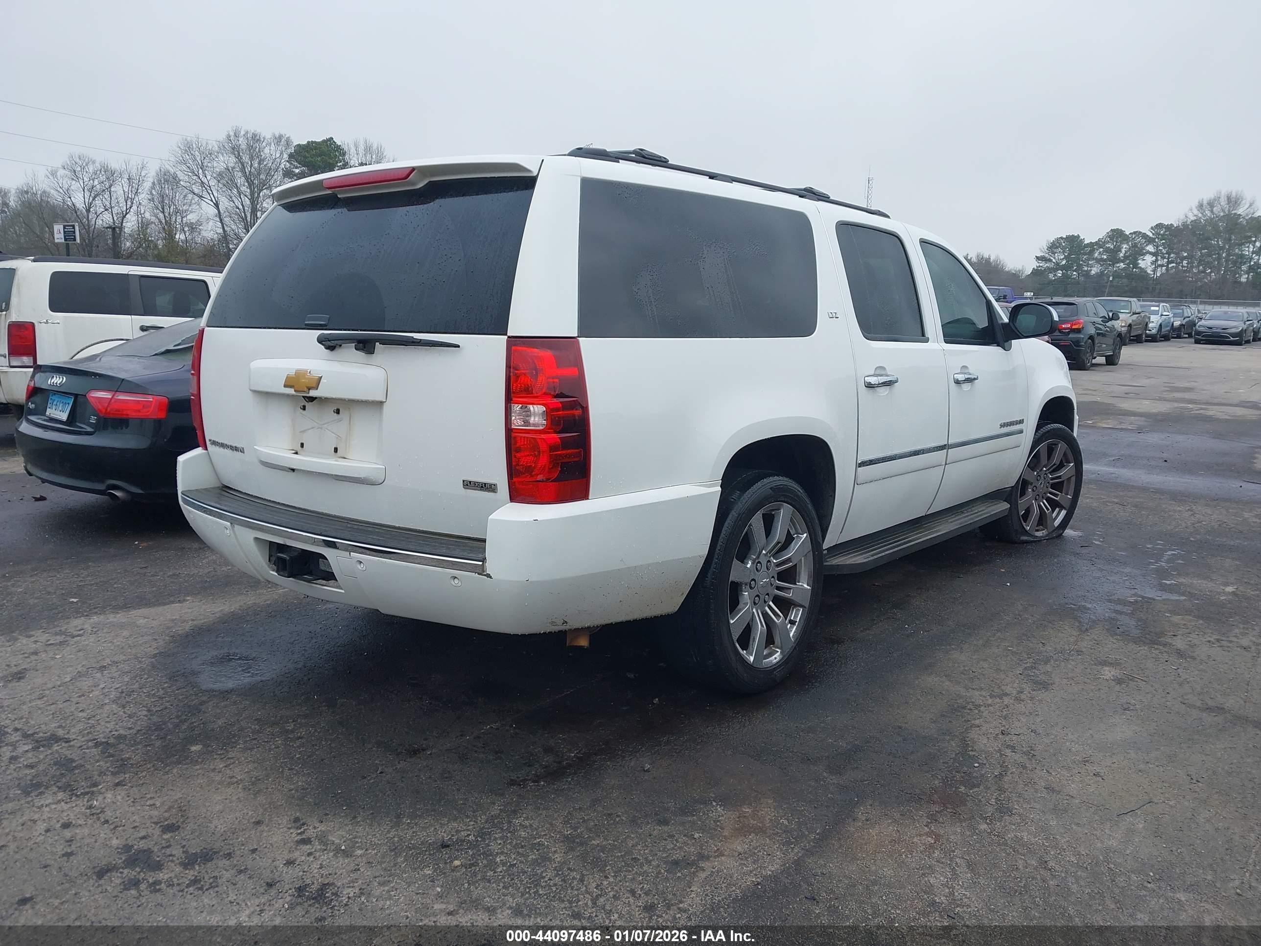 CHEVROLET SUBURBAN image 4