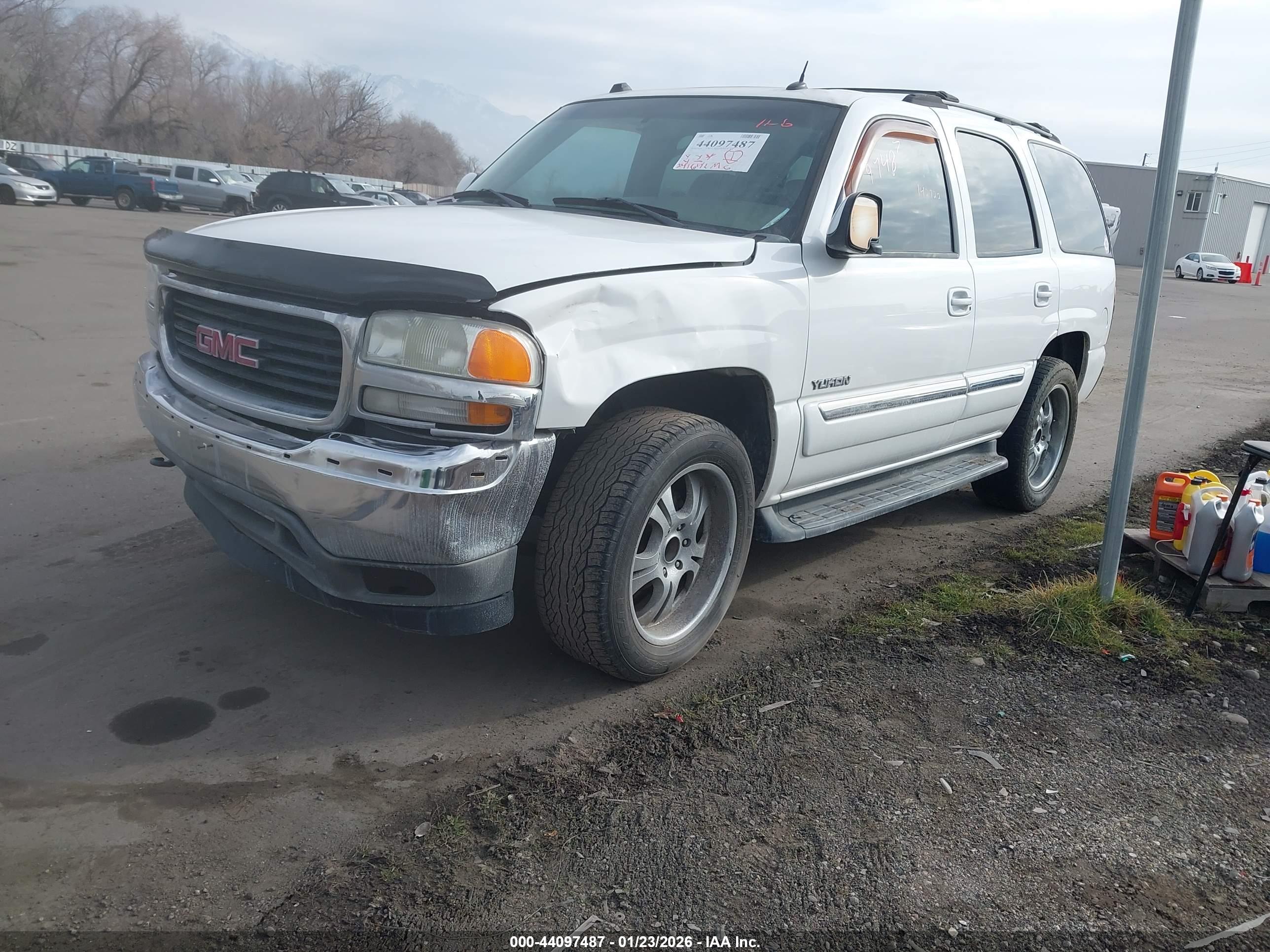 GMC YUKON image 2