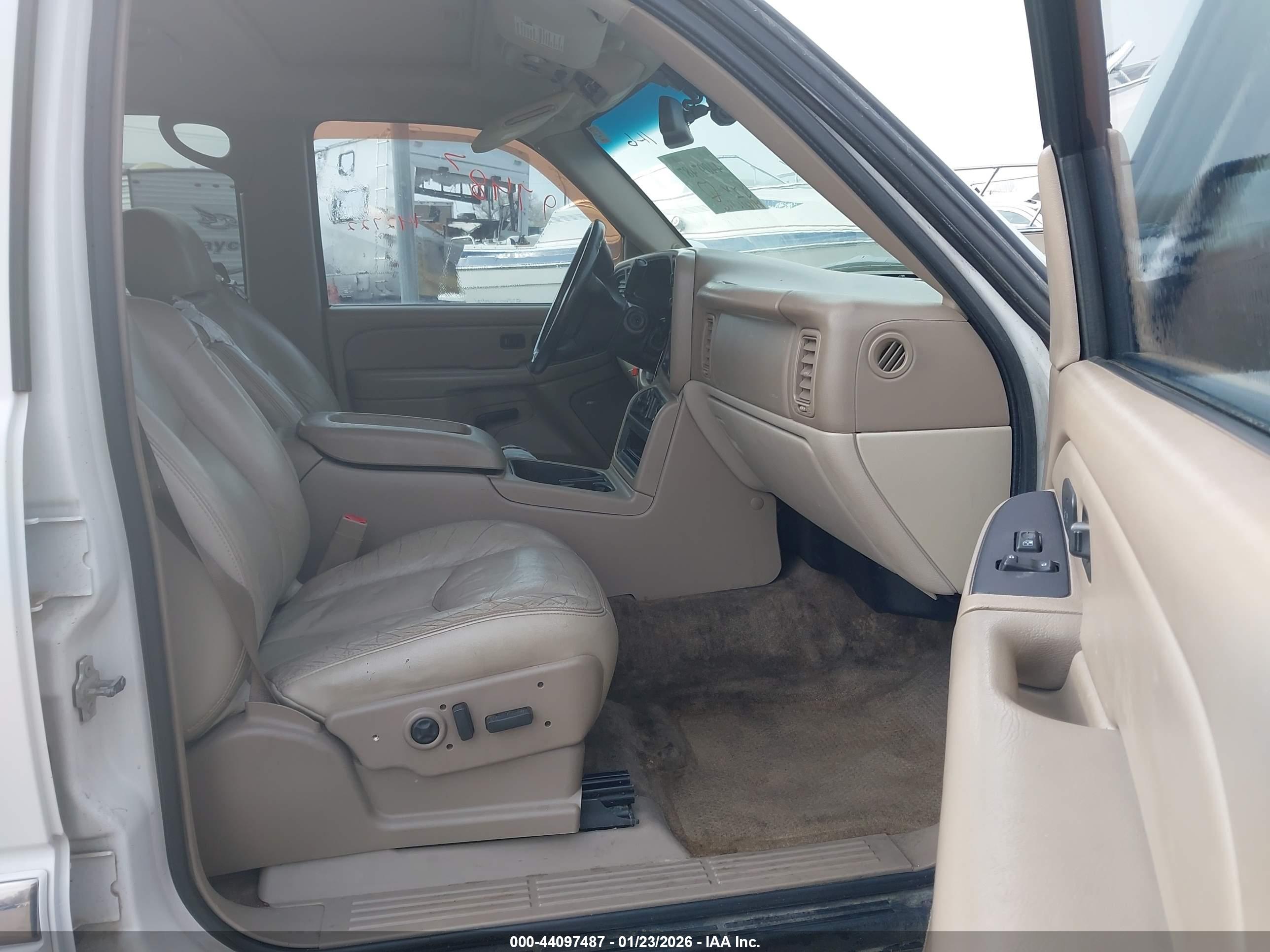 GMC YUKON image 5