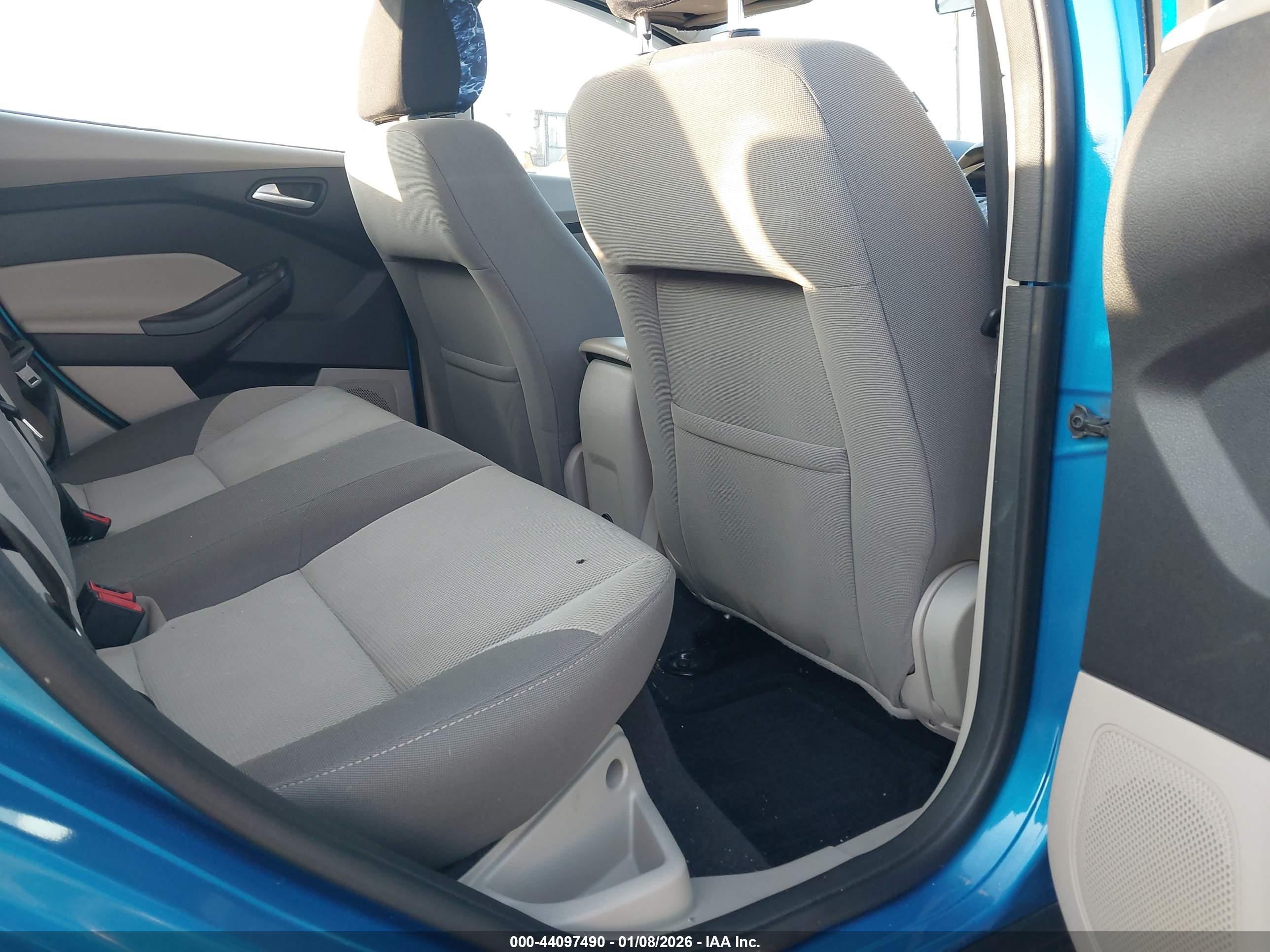 FORD FOCUS image 8