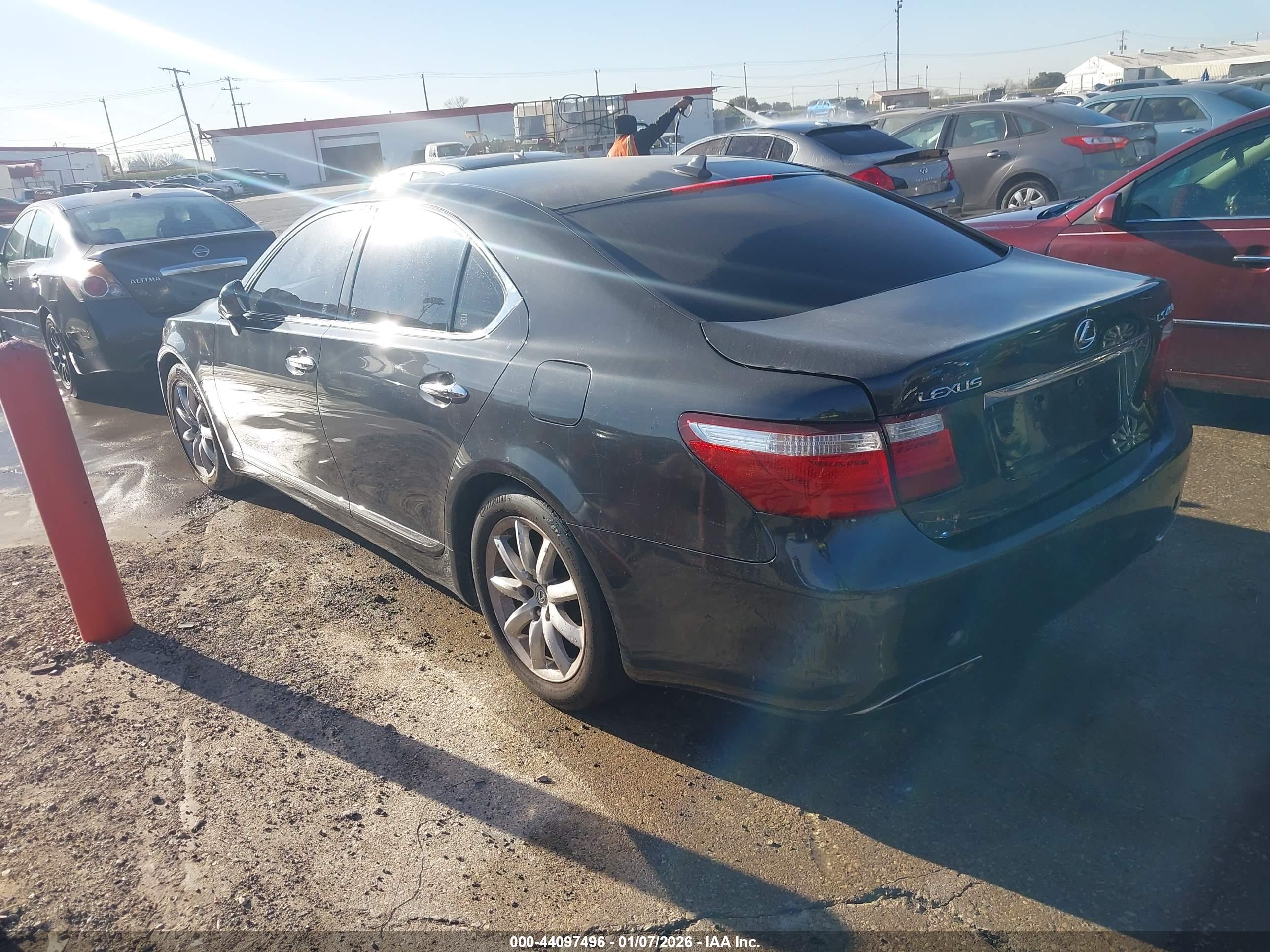 LEXUS LS image 3