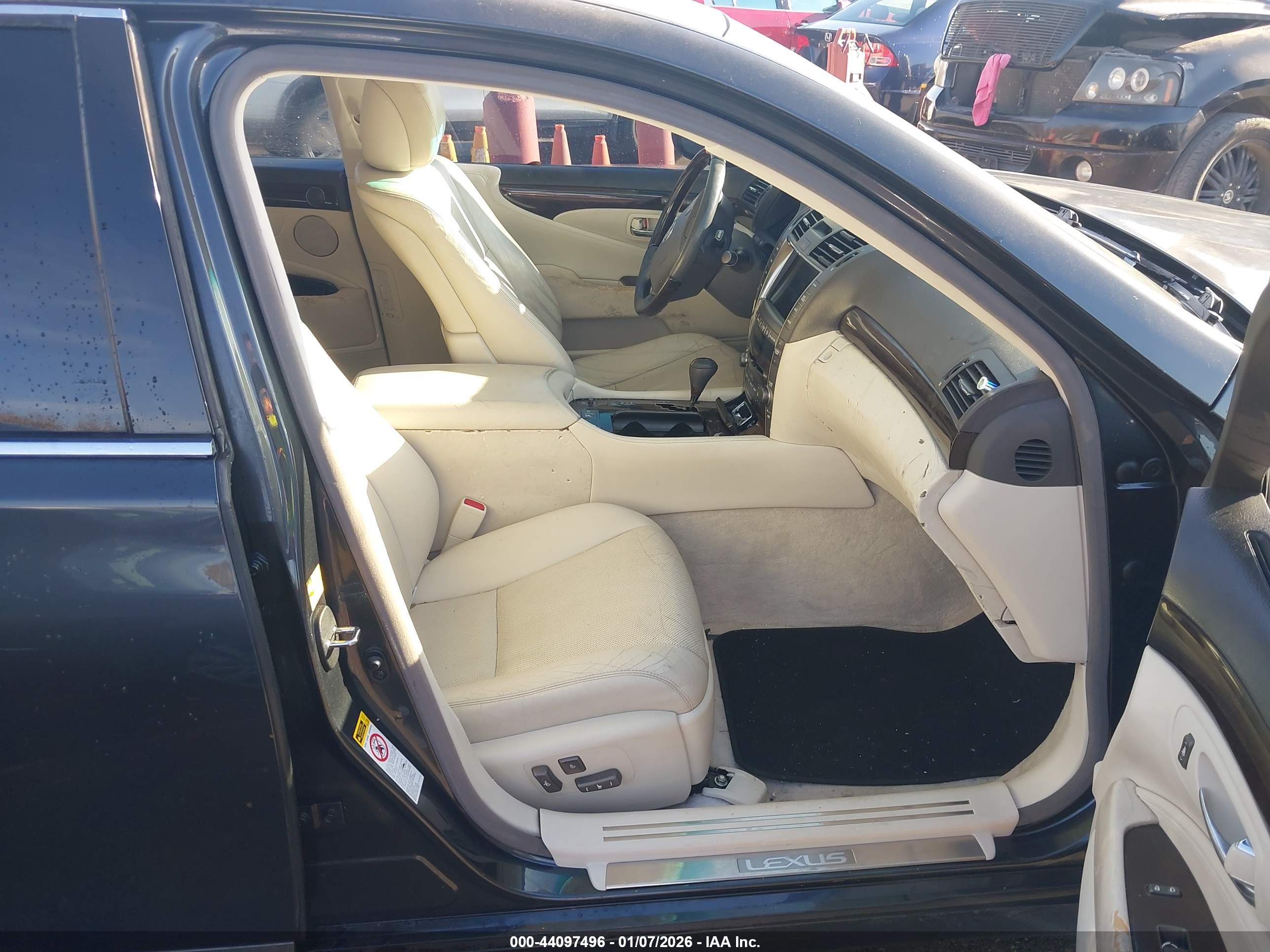 LEXUS LS image 5